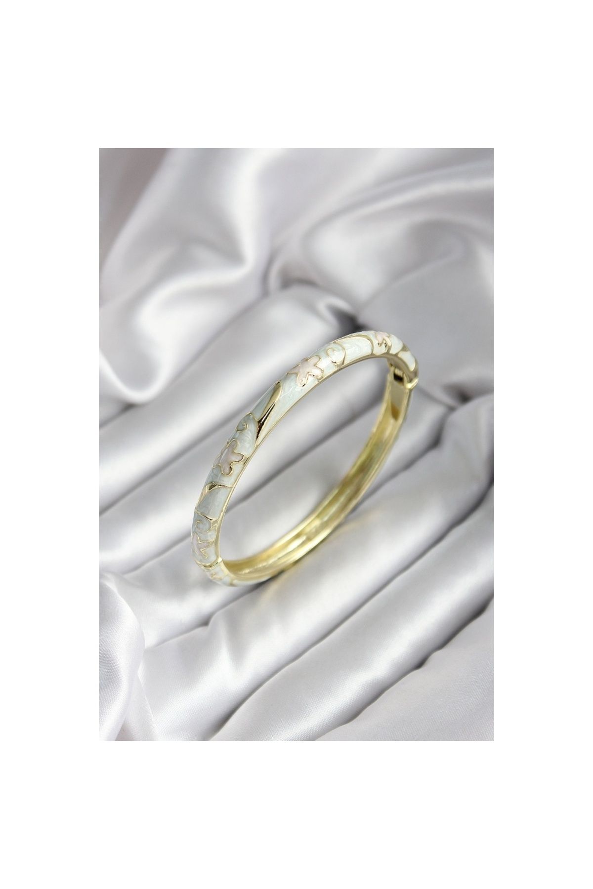 Findit Mineli Pirinç Kırık Beyaz Çiçek Desenli Zirkon Taşlı Gold Renk Kadın Kelepçe (çap 60 mm)
