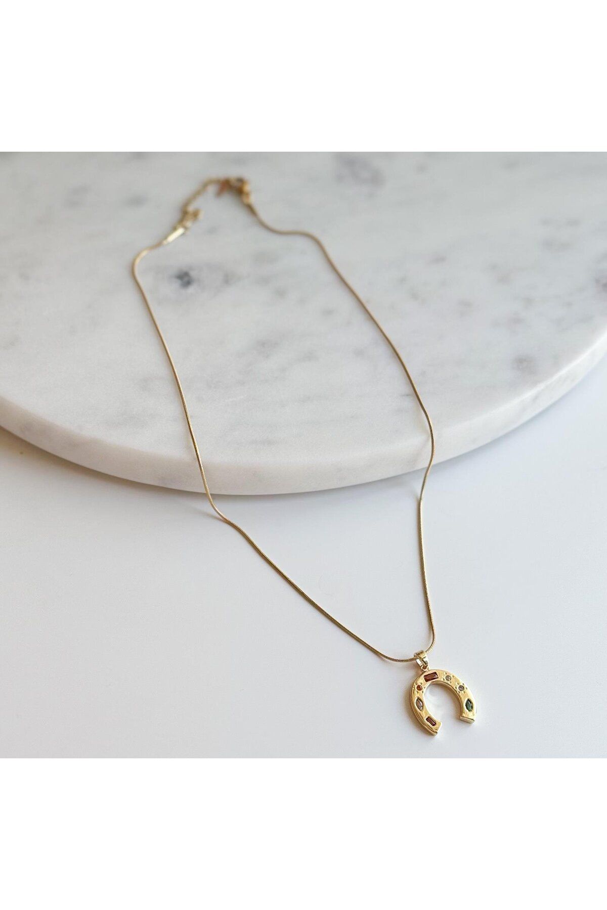 Venus Design Çelik Taşlı Nal Kolye