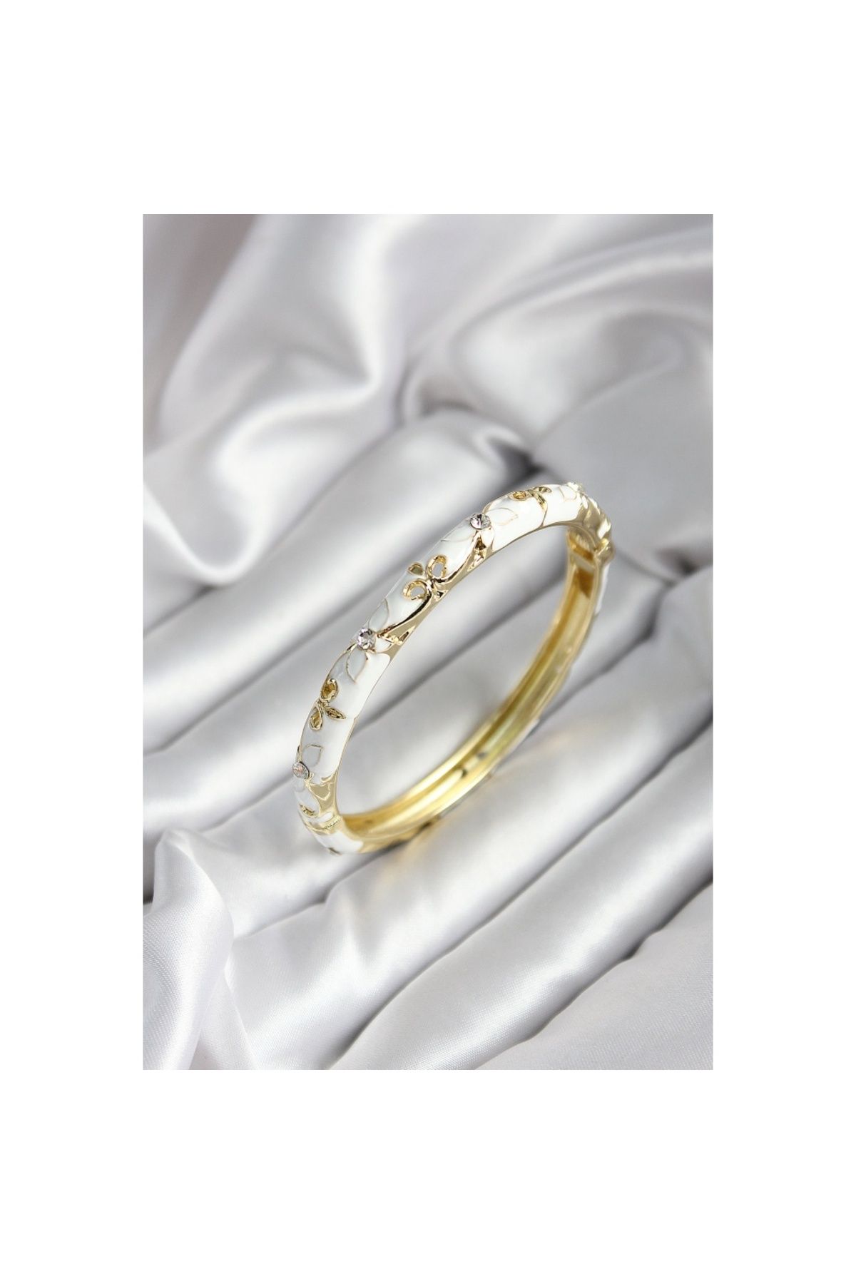 Findit Mineli Pirinç Beyaz Çiçek Desenli Zirkon Taşlı Gold Renk Kadın Kelepçe (çap 60 mm)