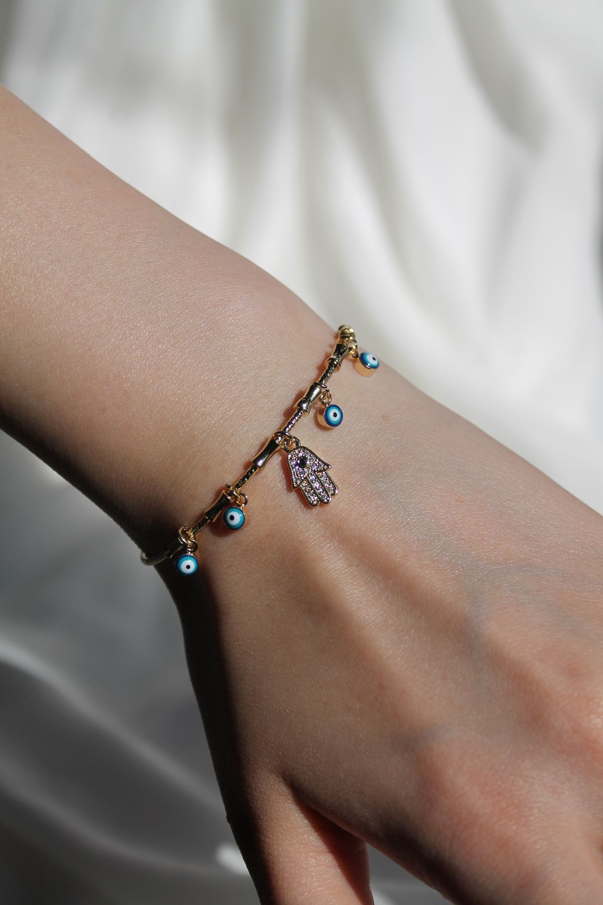 TEDDY JEWELLRY FATMA ANANIN ELİ VE NAZARLI CHARMLI STİL BİLEKLİK