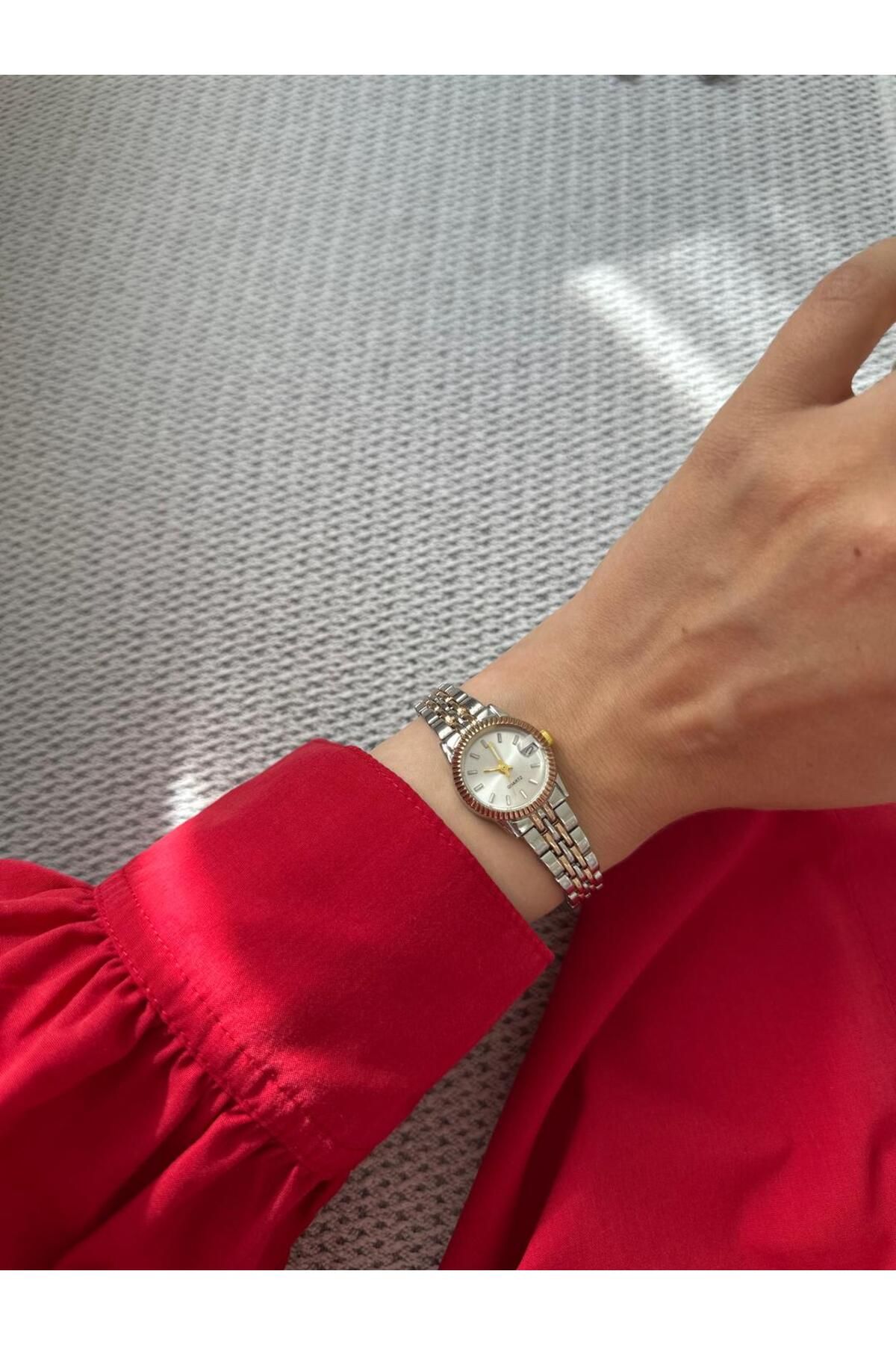 MERW Adrina Model Gold Gümüş Beyaz Renk Metal Kordon Vintage Seri Kadın Kol Saati