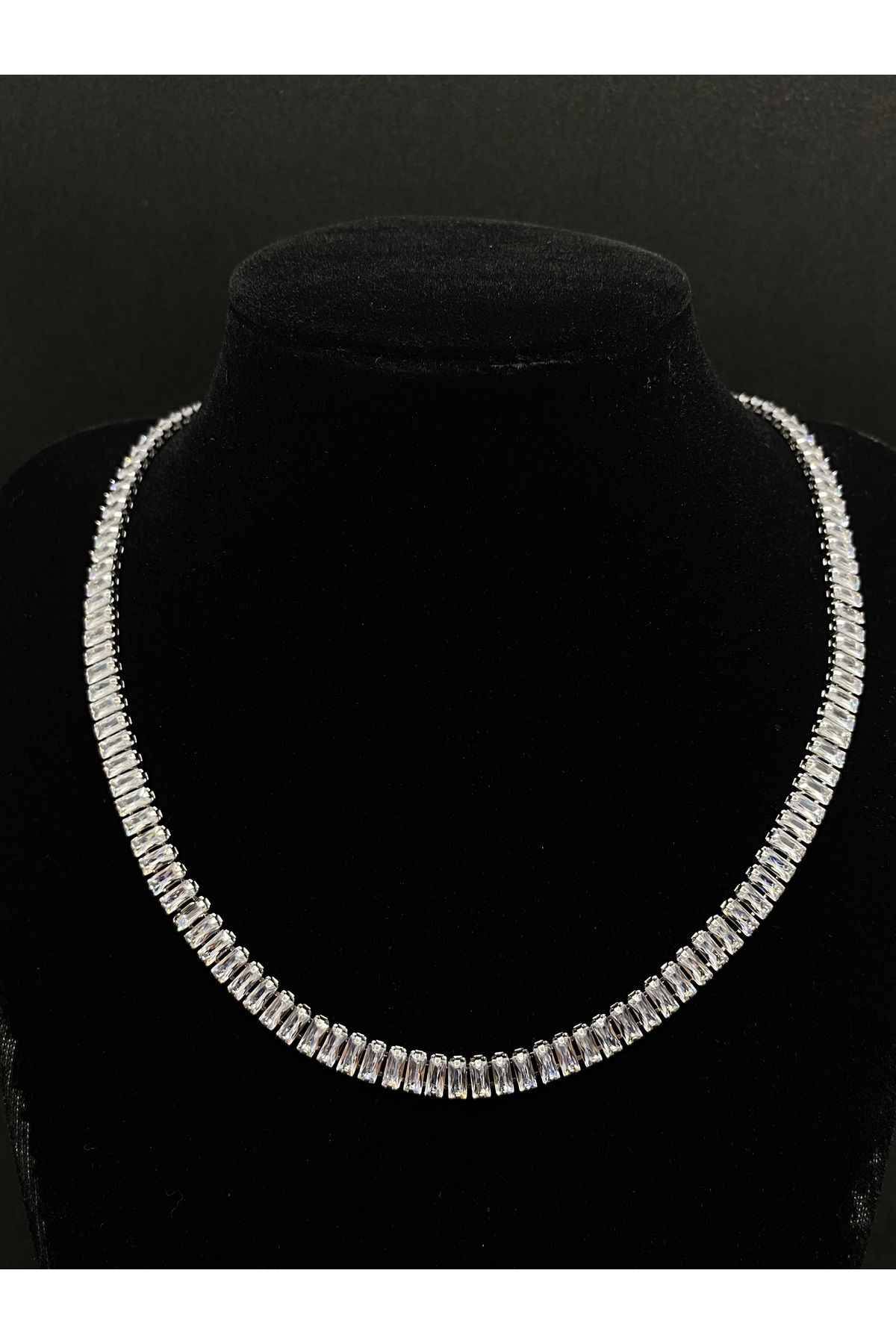 Jiji Jewelery Döküm Su Yolu Klasik Dikdörtgen Zirkon Taş Gümüş Renk Paslanmaz Çelik Kolye