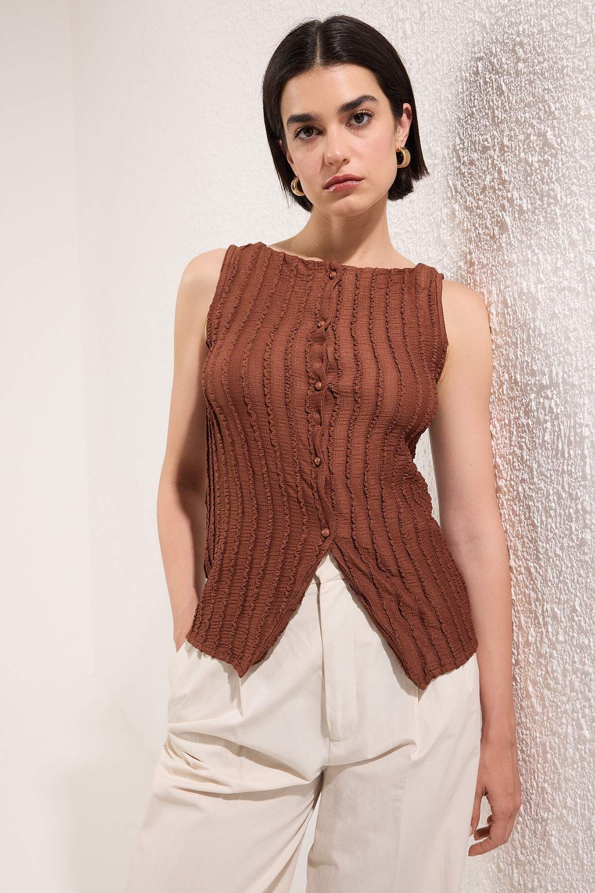 Trendyol Collection-Hnědý úplet vzhled Regular/Regular Fit Pletená halenka TWOSS25BZ00385 2