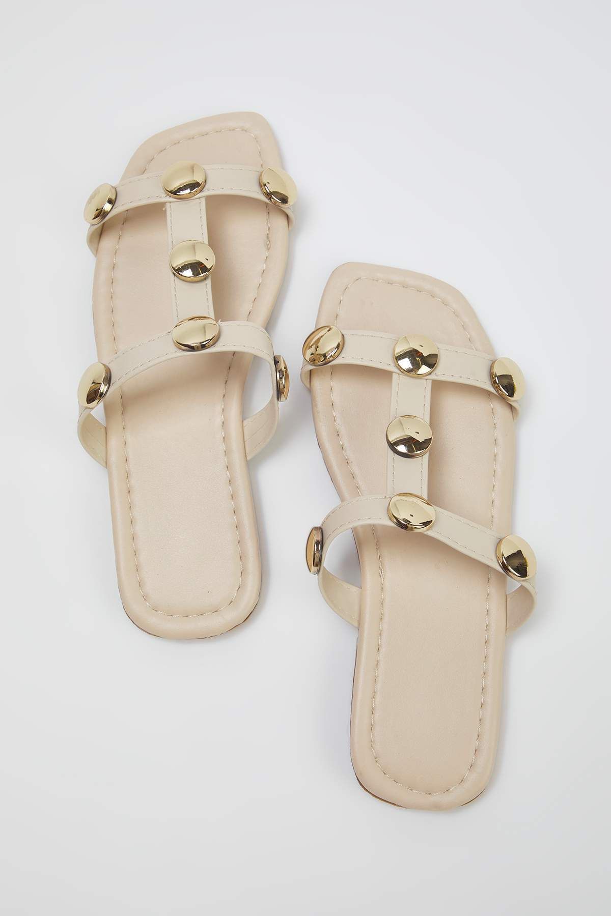 TRENDYOL SHOES-Beżowe złote dodatki, szczegółowe kwadratowe noski, stylowe damskie kapcie TAKSS25TE00012 2