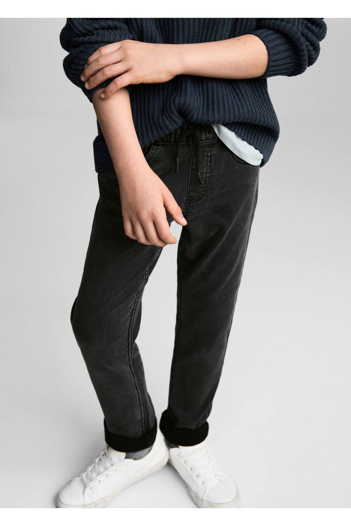 Beli bağcıklı jean pantolon