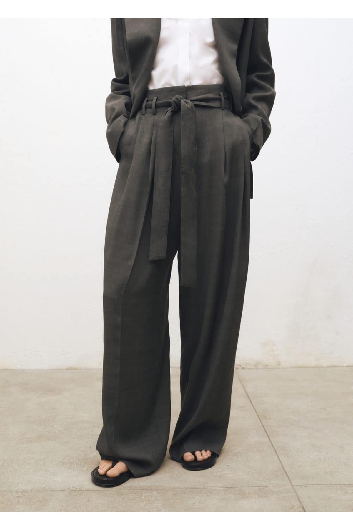 Kemerli pensli kumaş pantolon