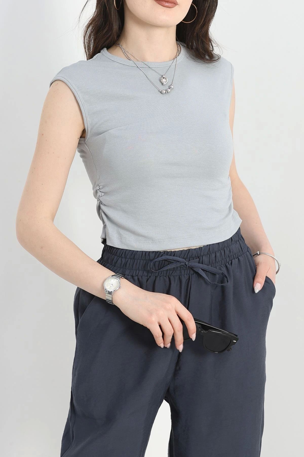 OurStyles Yan Büzgülü Sıfır Kol Bluz Siyah - 41253.1723.