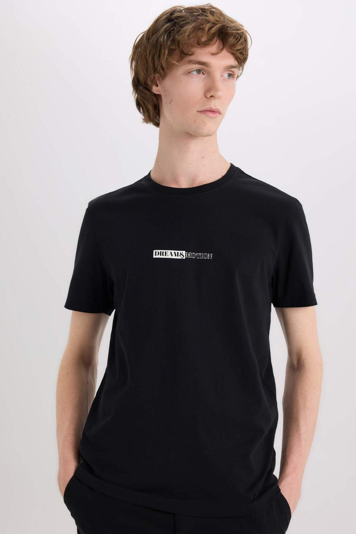 DeFacto %100 Pamuk Slim Fit Dar Kesim Bisiklet Yaka Baskılı Kısa Kollu Tişört E3776AX25SM