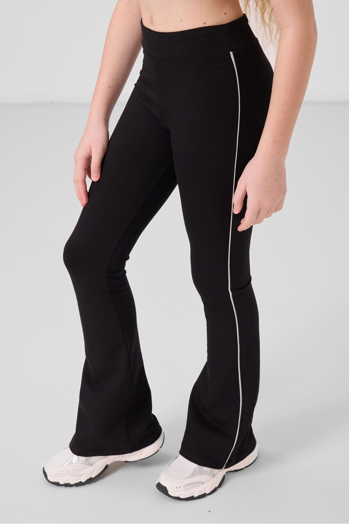 TOMMY LIFE Taş-Siyah Pamuklu O Yaka Standart Fit Basic İspanyol Paça Kız Çocuk Tayt Takım - 75192