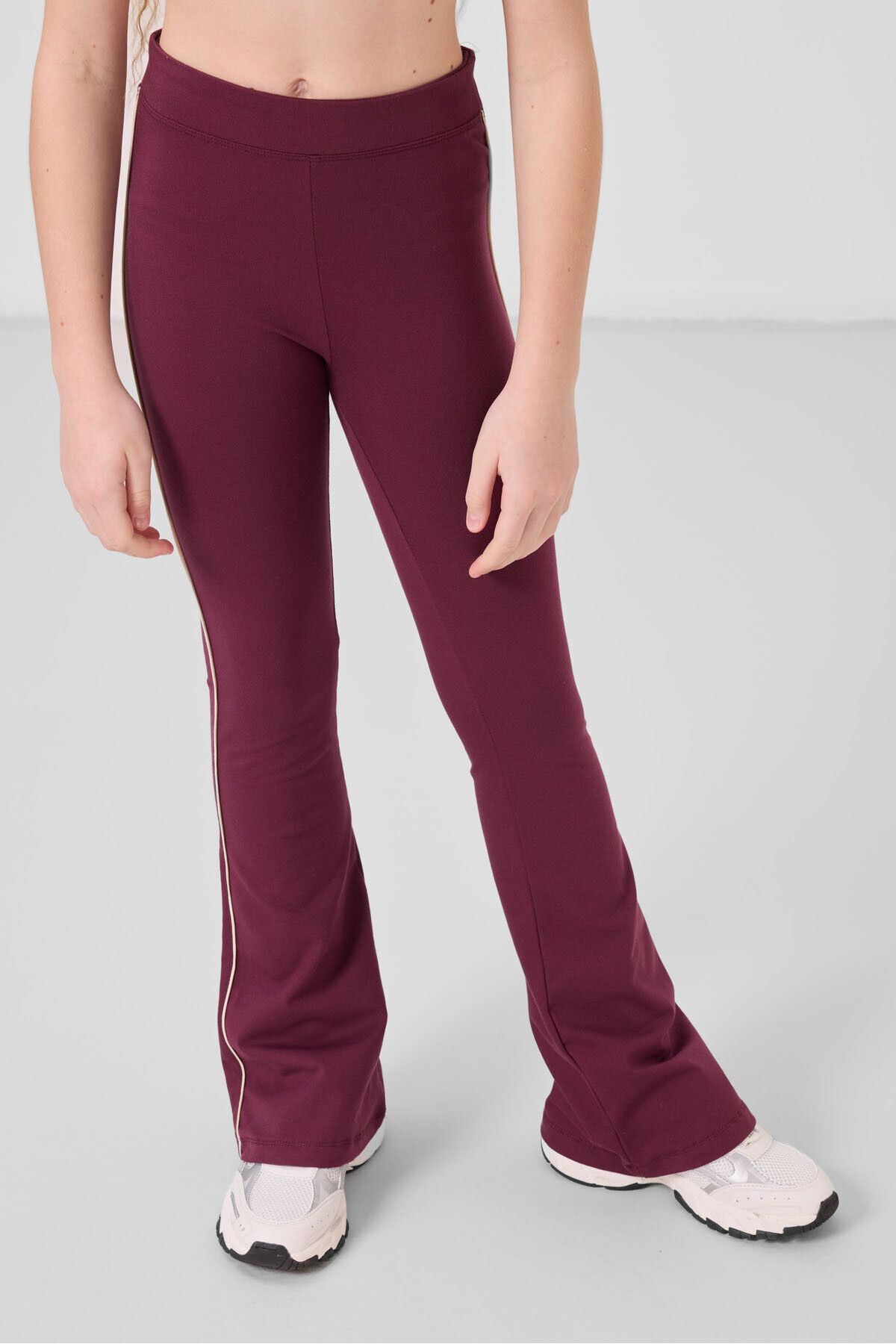 TOMMY LIFE Bej-Bordo Pamuklu O Yaka Standart Fit Basic İspanyol Paça Kız Çocuk Tayt Takım - 75192