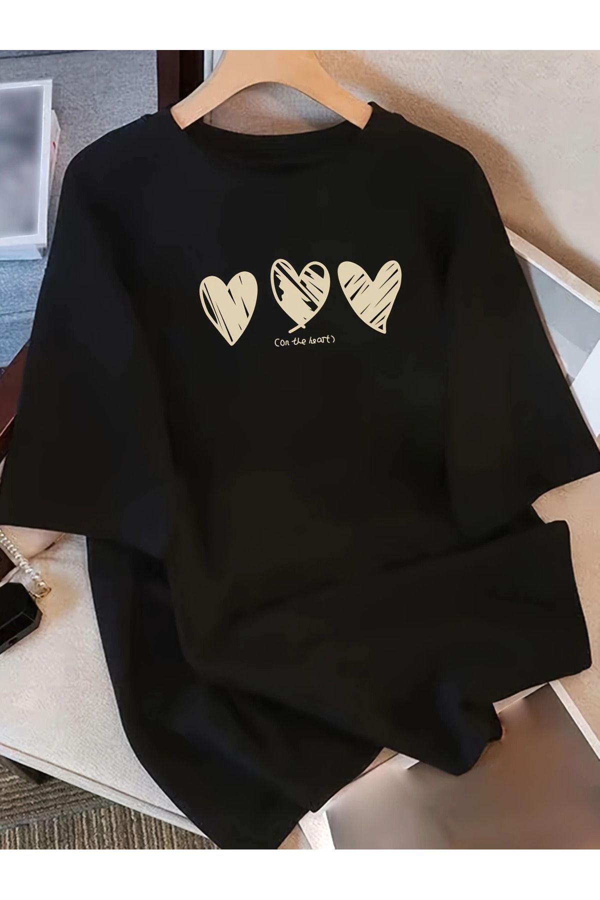 LAND MODA Trendy 100% Gevşek Yuvarlak Yaka Kadın Rahat ve Çok Yönlü Kısa Kollu T-Shirt Üç Sevimli Kalp