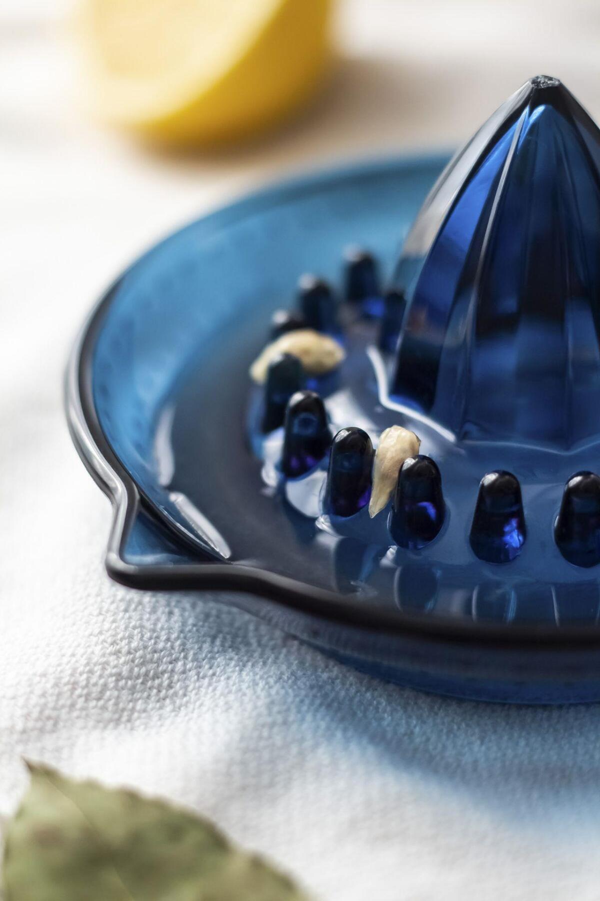 AC BOX-Acrylic Navy Blue Lemon Squeezer Practical Lemon Squeezer 4