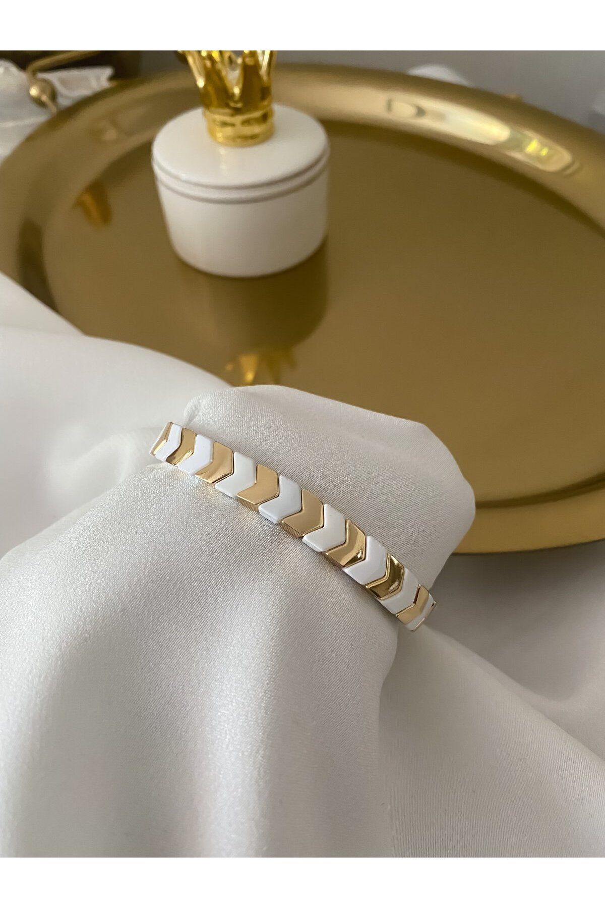 HİRA AKSESUAR PORSELEN KAPLAMA BEYAZ GOLD GEÇİŞLİ DOMİNO BİLEKLİK