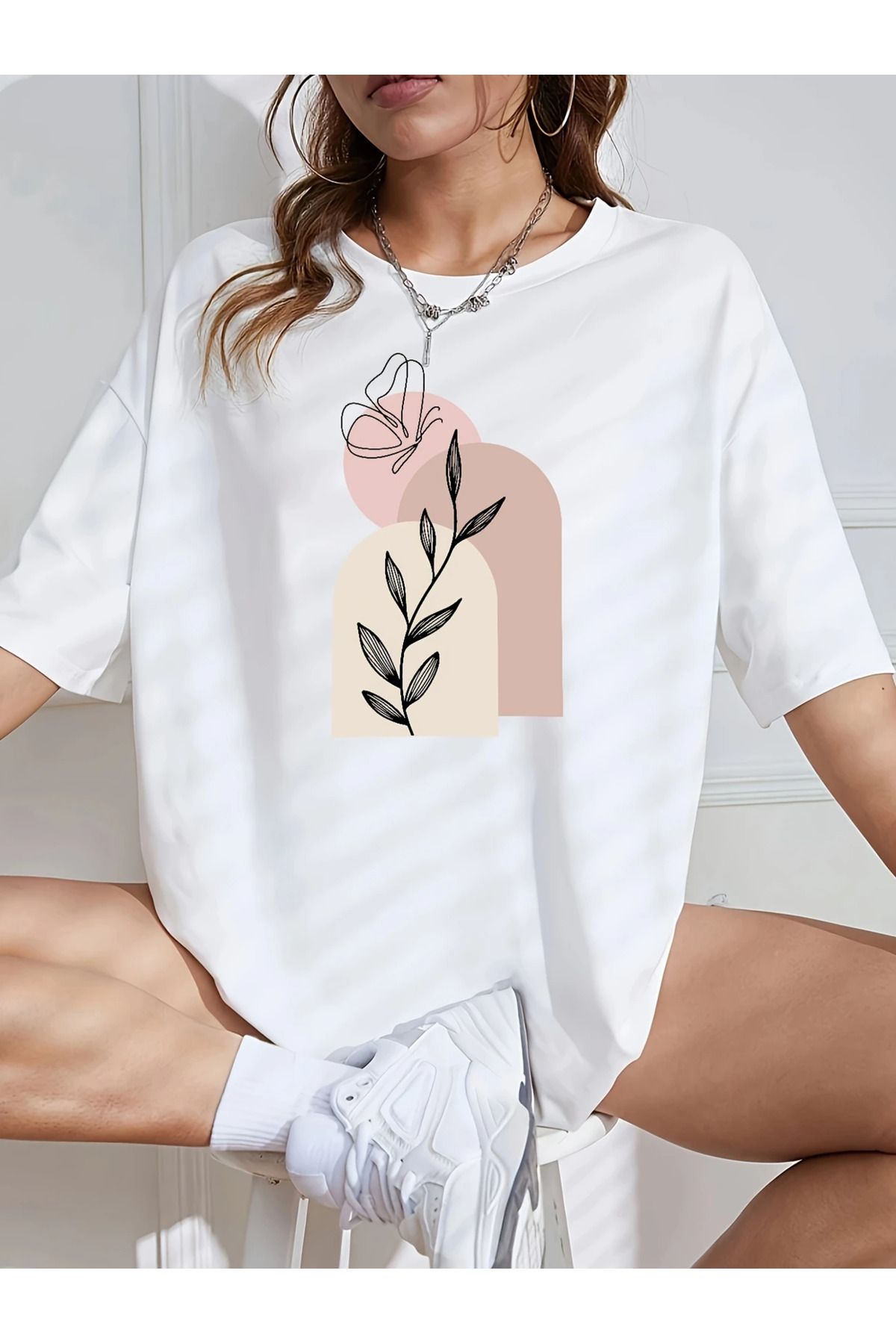 LAND MODA Kadınlar için Büyük Beden Grafikli Tişört - Minimalist Çiçek Baskı ve Pastel Renk Blok Deseni,