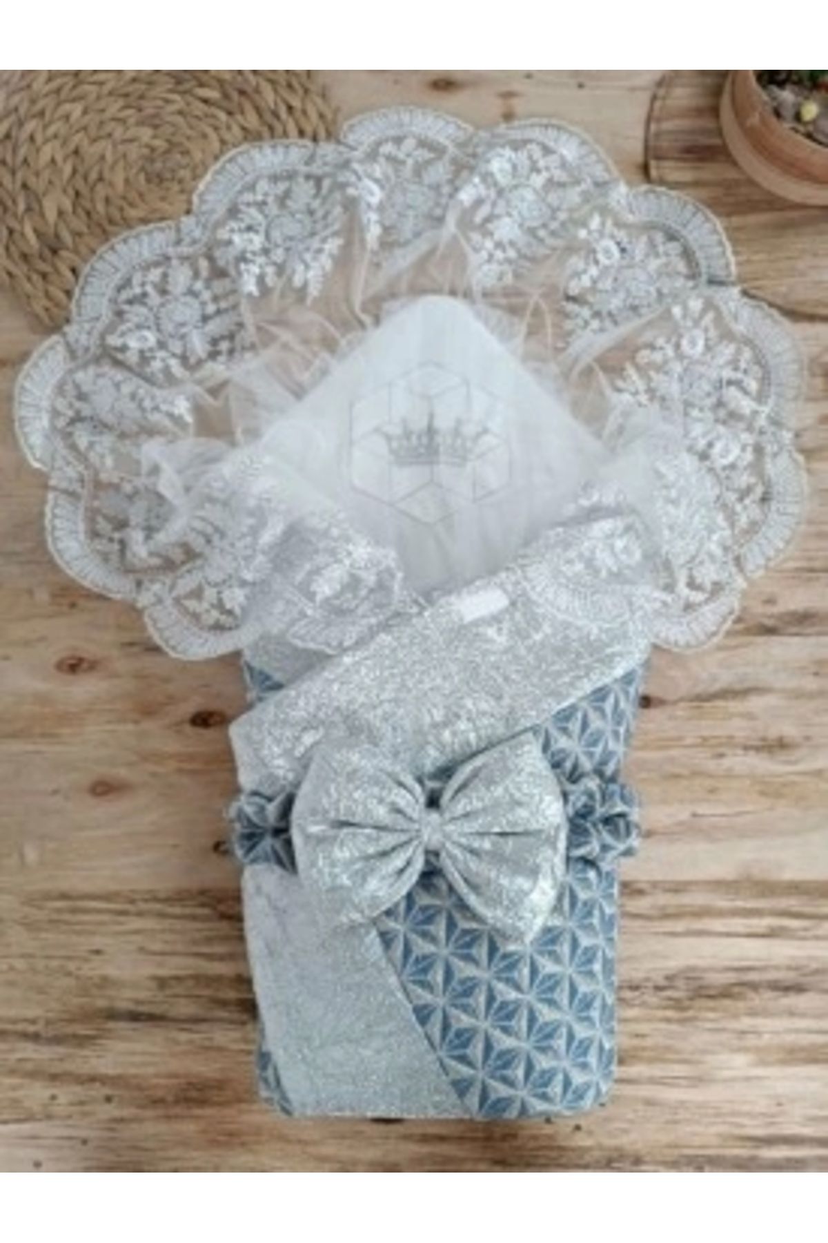 Diji Baby Yenidoğan Piramit Desenli Güpür İşlemeli Bebek Battaniyesi Kundak