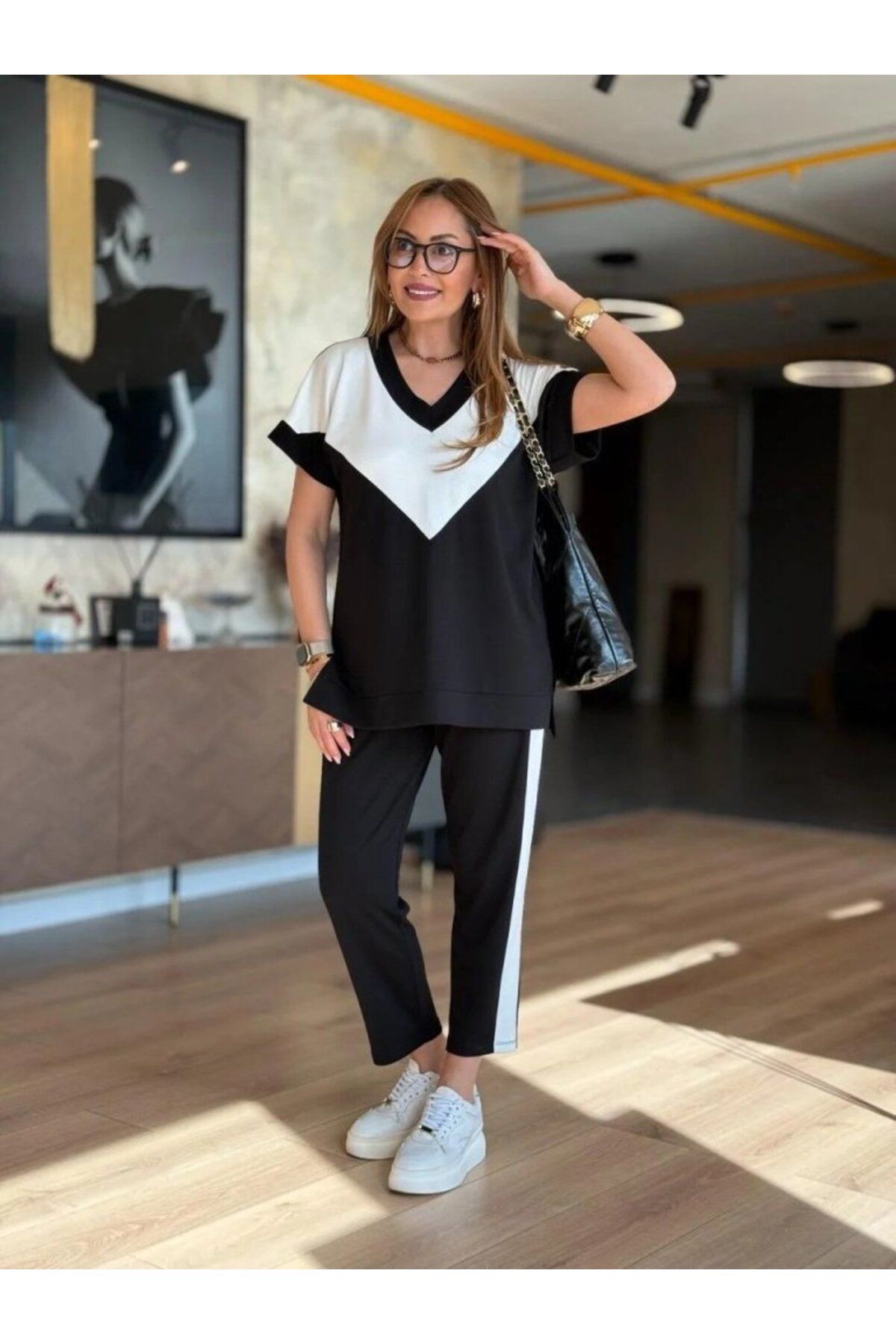 Kokosh moda Kadın Kısa Kollu V Yaka Siyah Beyaz Renkli Viskon Iki Iplik Kumaş Eşofman Takımı