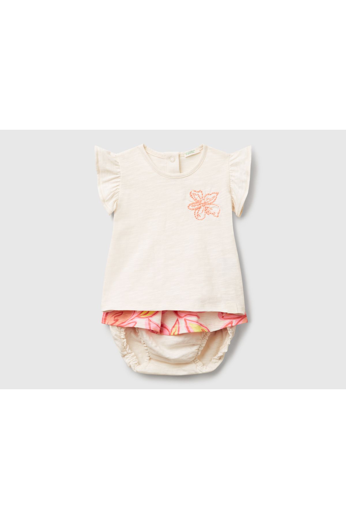 United Colors of Benetton Bebek Ekru Önü Nakışlı Kolu Fırfırlı T-Shirt ve Desenli Şort Etek Takım