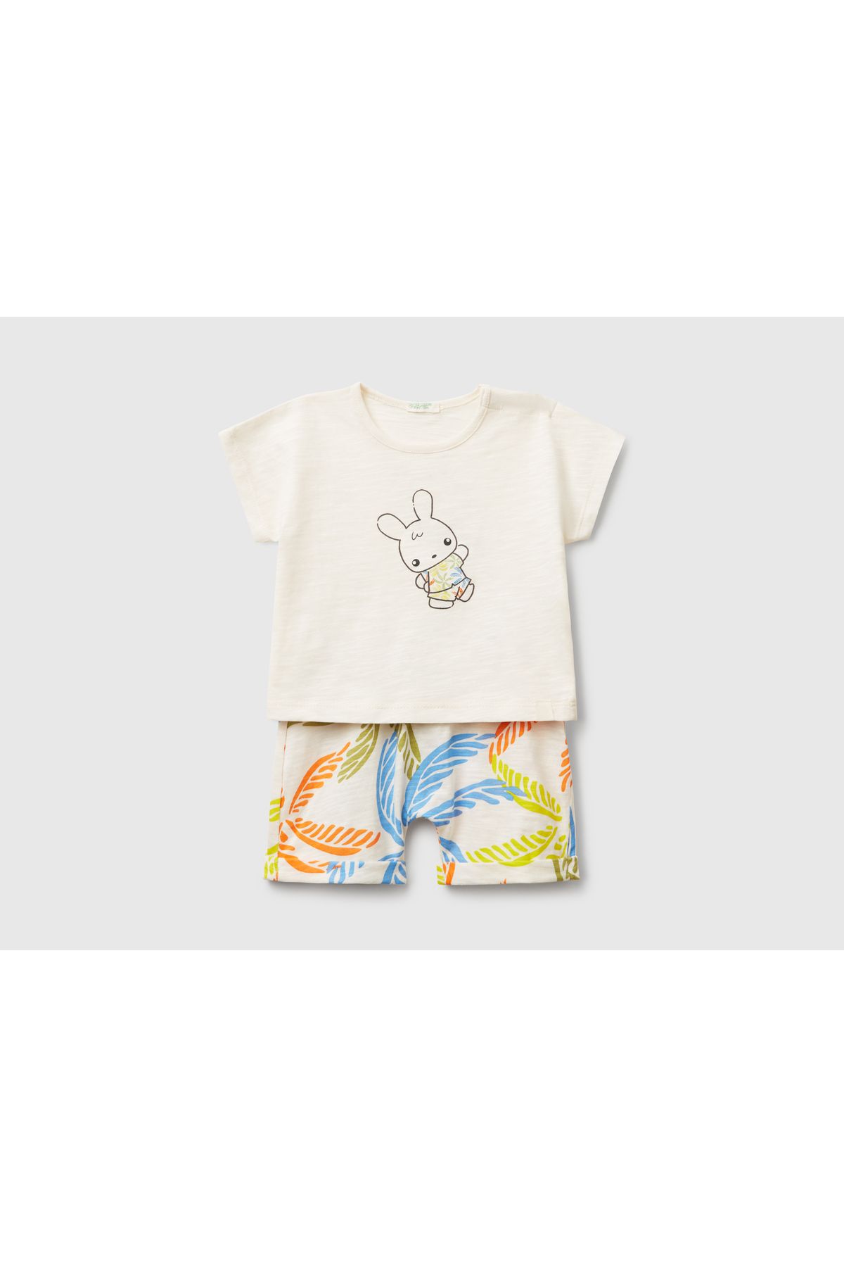 United Colors of Benetton Bebek Ekru Baskılı Kimono Kollu T-Shirt ve Tamamı Desenli Şort Takım