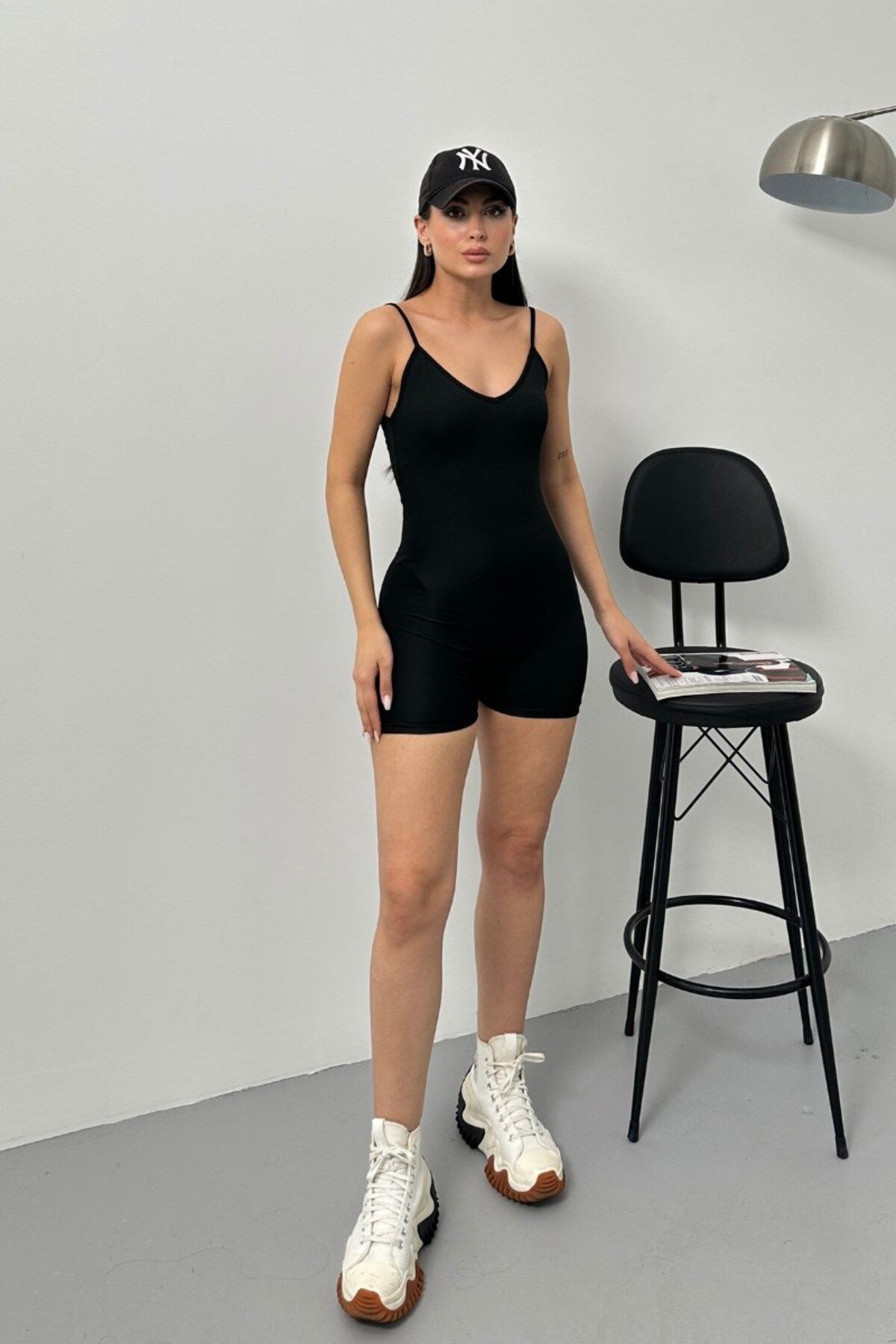 msm fashion Kadın Siyah Mini Askılı Vücuda Oturan U Yaka Şortlu Tulum