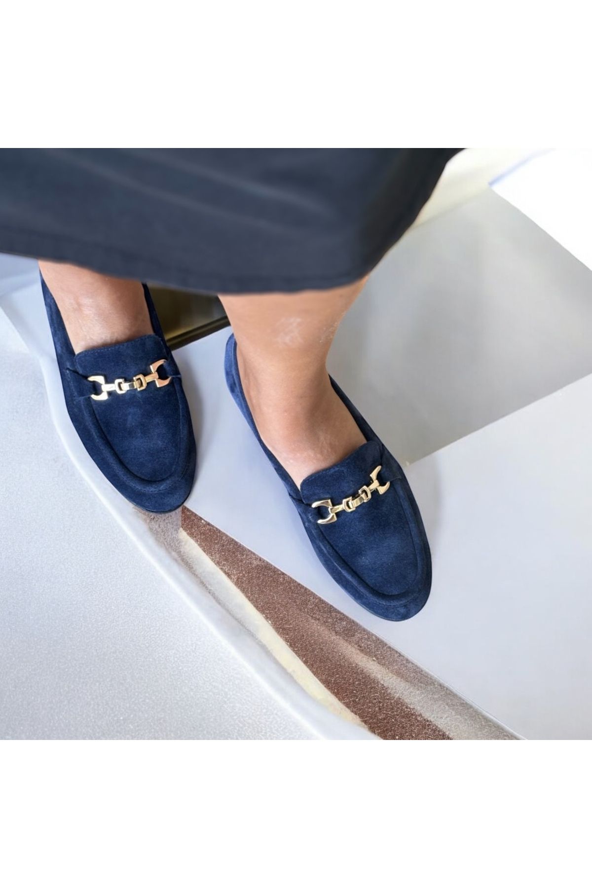 NEVE SHOES Lacivert Süet Hakiki Deri Gold Zincir Aksesuarlı Kadın Loafer Ayakkabı