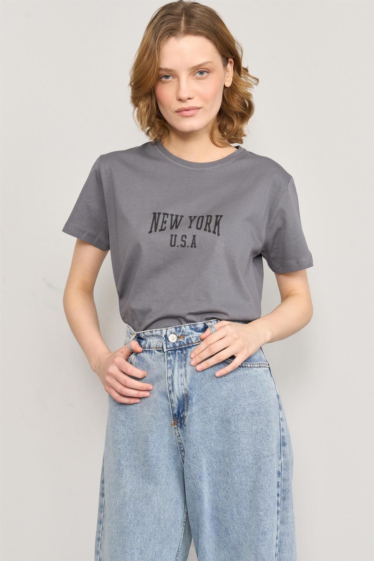 FİTHİT Çetinkaya Fithit 8488 Bisiklet Yaka 30/1 Compact Penye Süprem Baskılı T-shirt Antrasit