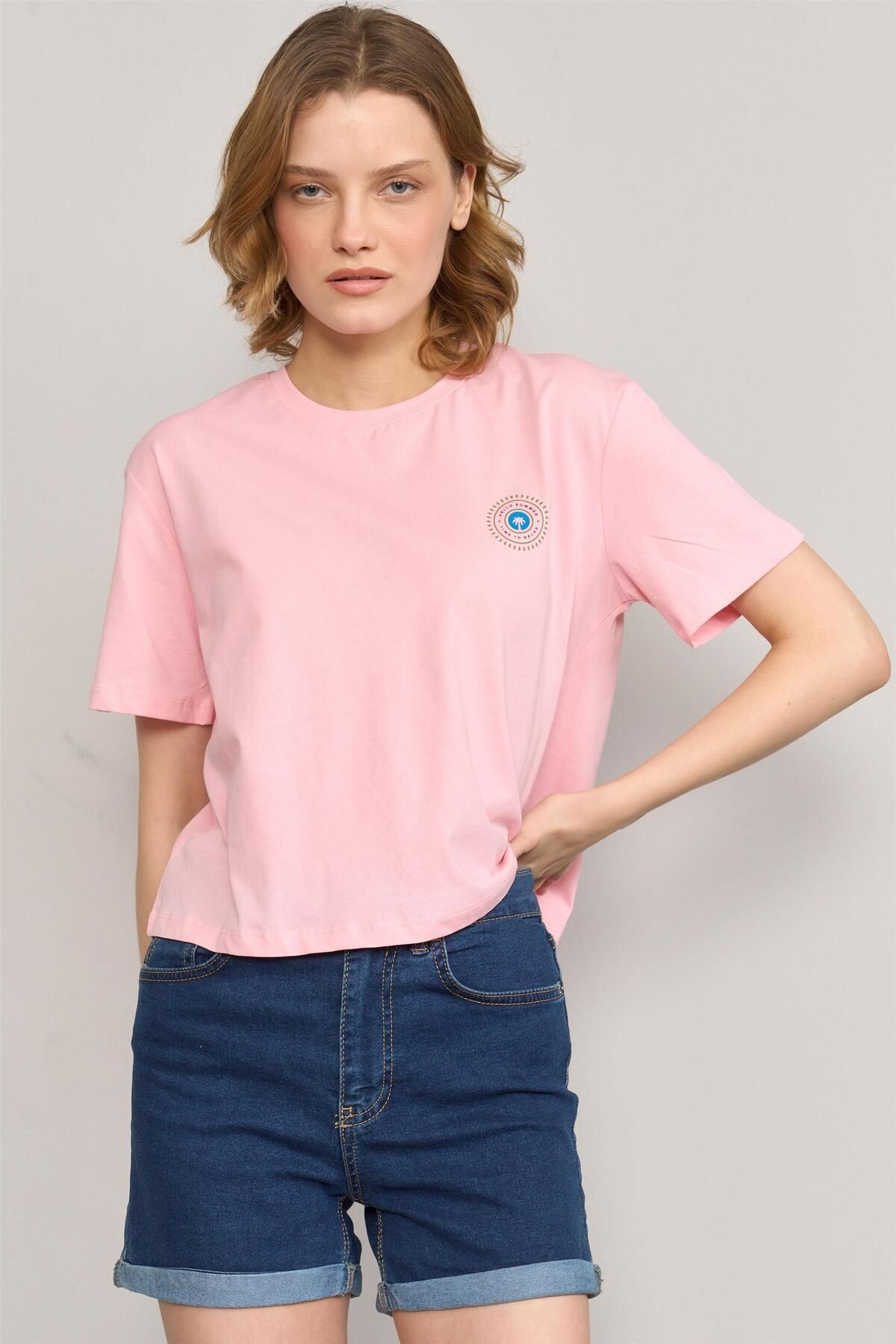 FİTHİT Çetinkaya Fithit 8336 Bisiklet Yaka 30/1 Compact Penye Süprem Baskılı Crop T-shirt Açık Pembe