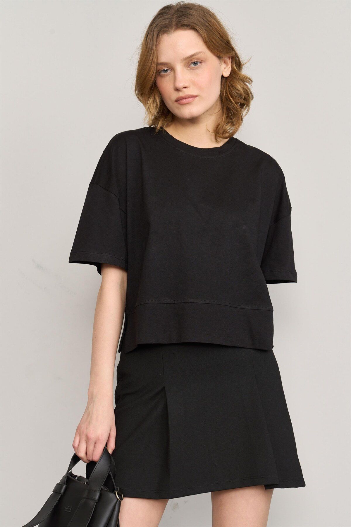 FİTHİT Çetinkaya Fithit 8260 Bisiklet Yaka 30/1 Penye Süprem Yırtmaçlı Crop T-shirt Siyah