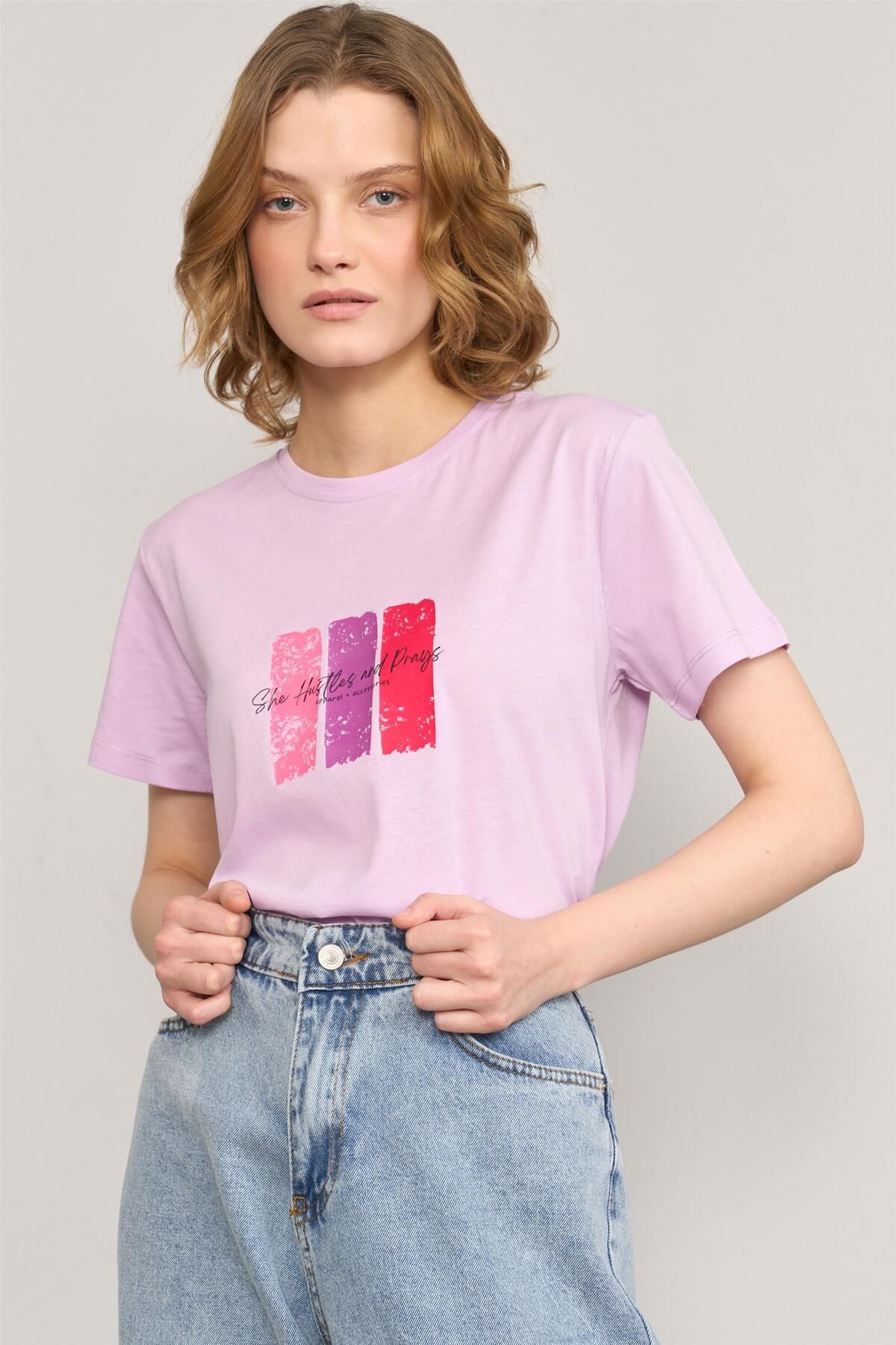 FİTHİT Çetinkaya Fithit 8479 Bisiklet Yaka 30/1 Compact Penye Süprem Baskılı T-shirt Lila