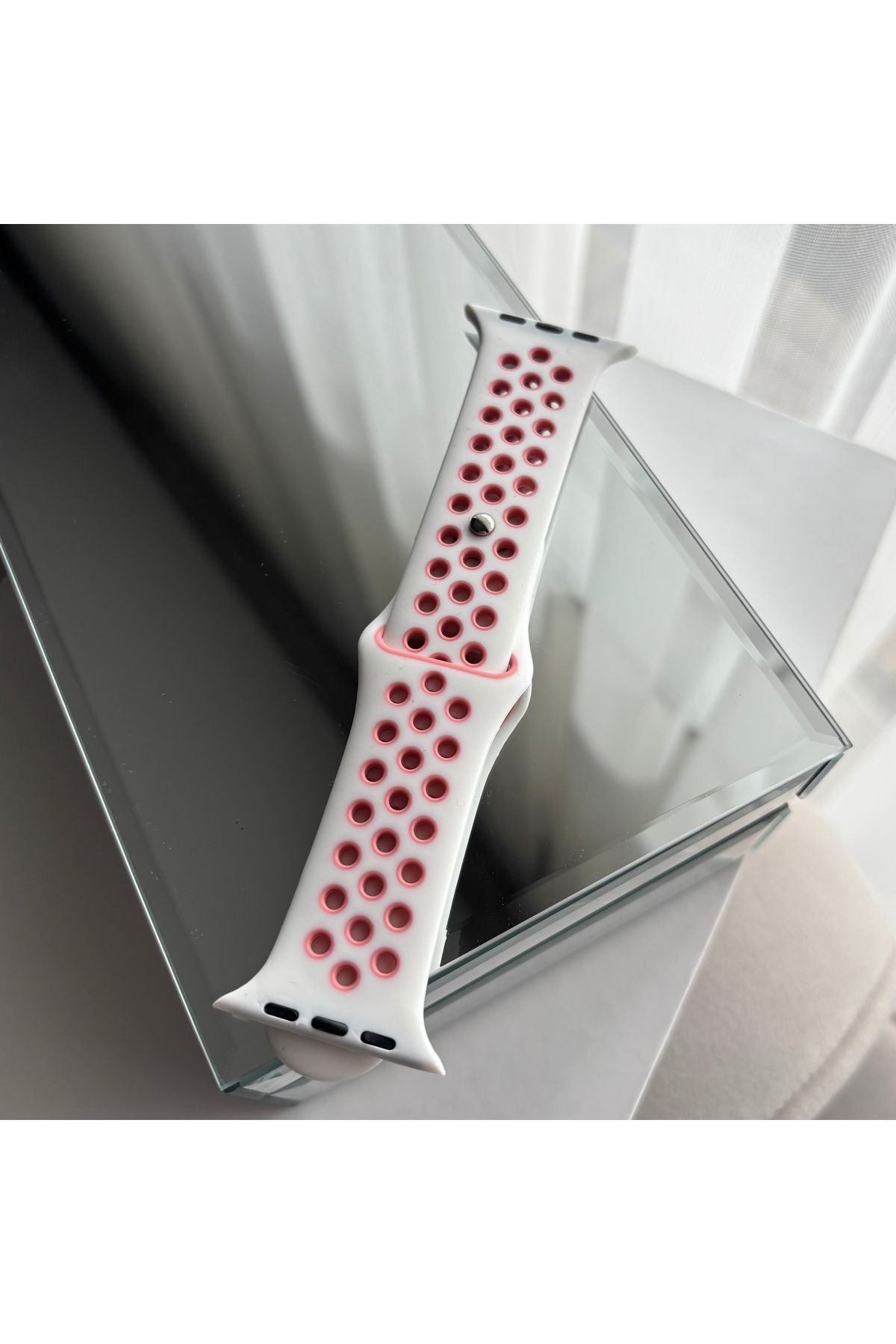 sayecase Apple Watch 6/7/SE/8/9 Serisi Uyumlu 42-44-45-49 MM Delikli Silikon Kordon