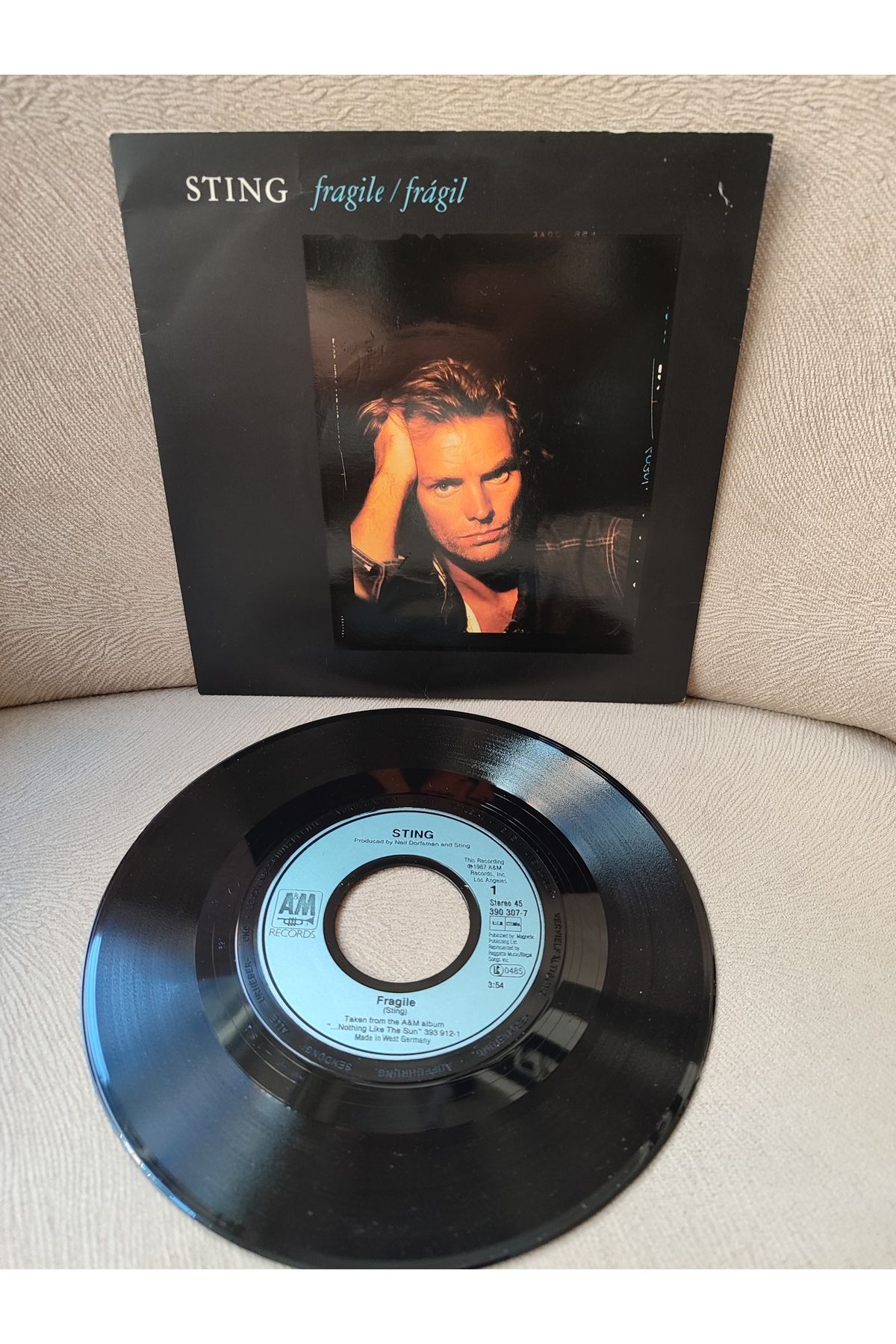Plakperest STING - Fragile / Fragil ( Portekizce ) - 1988 Almanya Basım 45 lik Plak 2.EL
