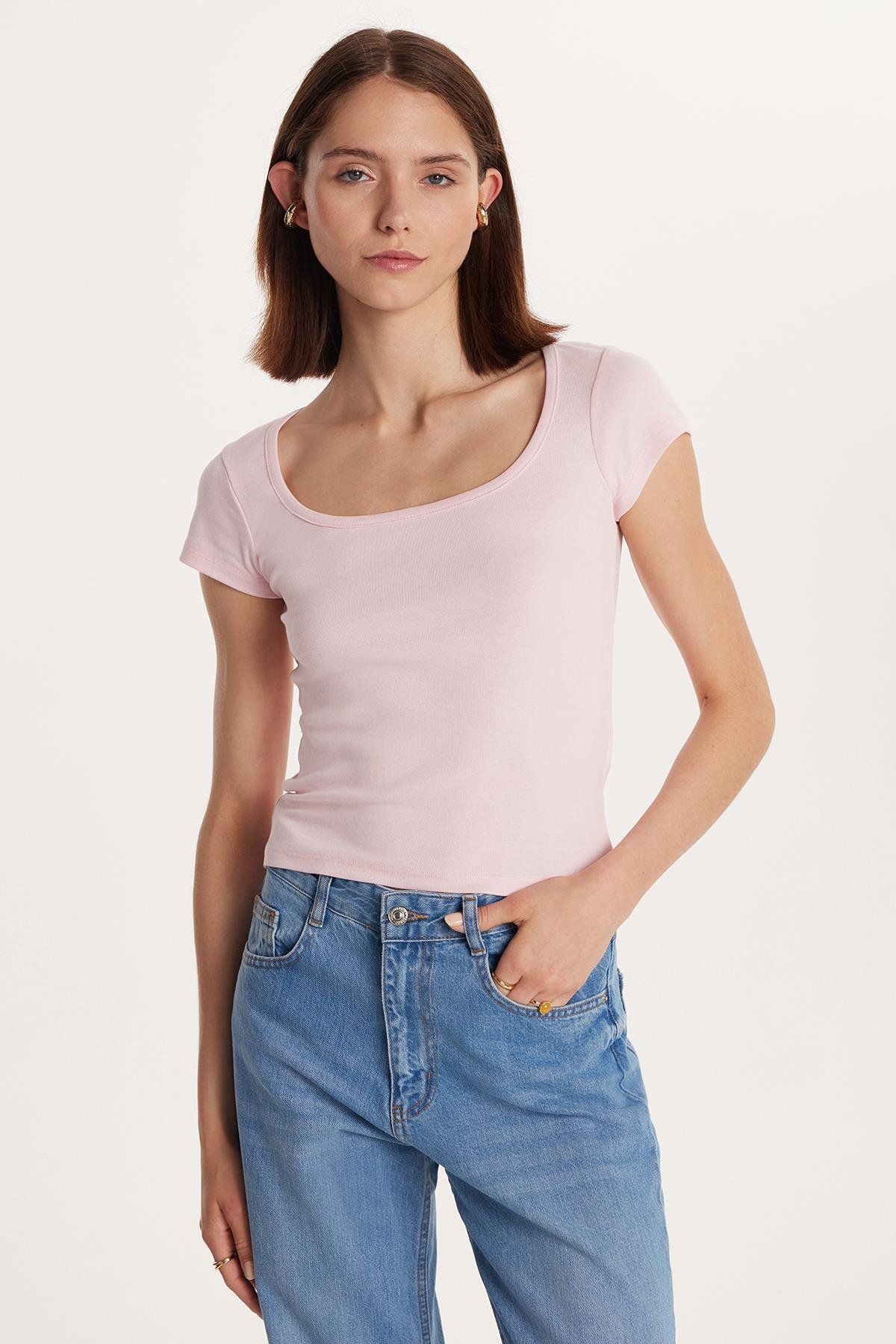 Tudors Kadın Slim Fit Dar Kesim Kısa Kollu U Yaka Pembe Bluz