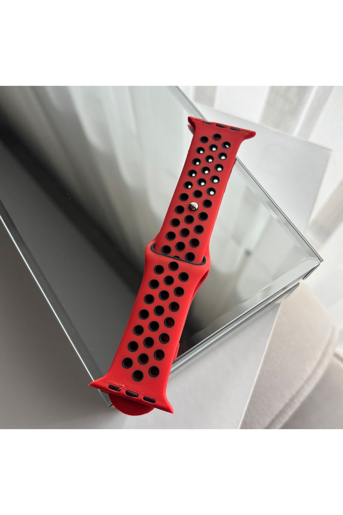 sayecase Apple Watch 6/7/SE/8/9 Serisi Uyumlu 42-44-45-49 MM Delikli Silikon Kordon