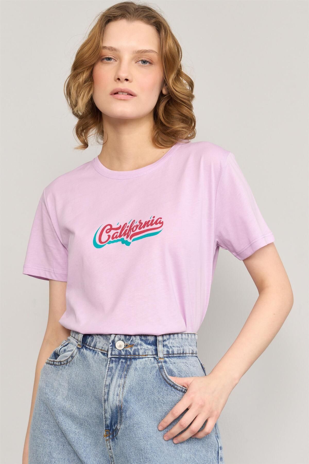 FİTHİT Çetinkaya Fithit 8483 Bisiklet Yaka 30/1 Compact Penye Süprem Baskılı T-shirt Lila