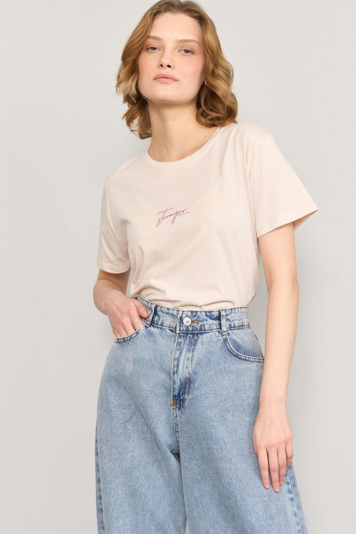 FİTHİT Çetinkaya Fithit 8484 Bisiklet Yaka 30/1 Compact Penye Süprem Baskılı T-shirt Taş