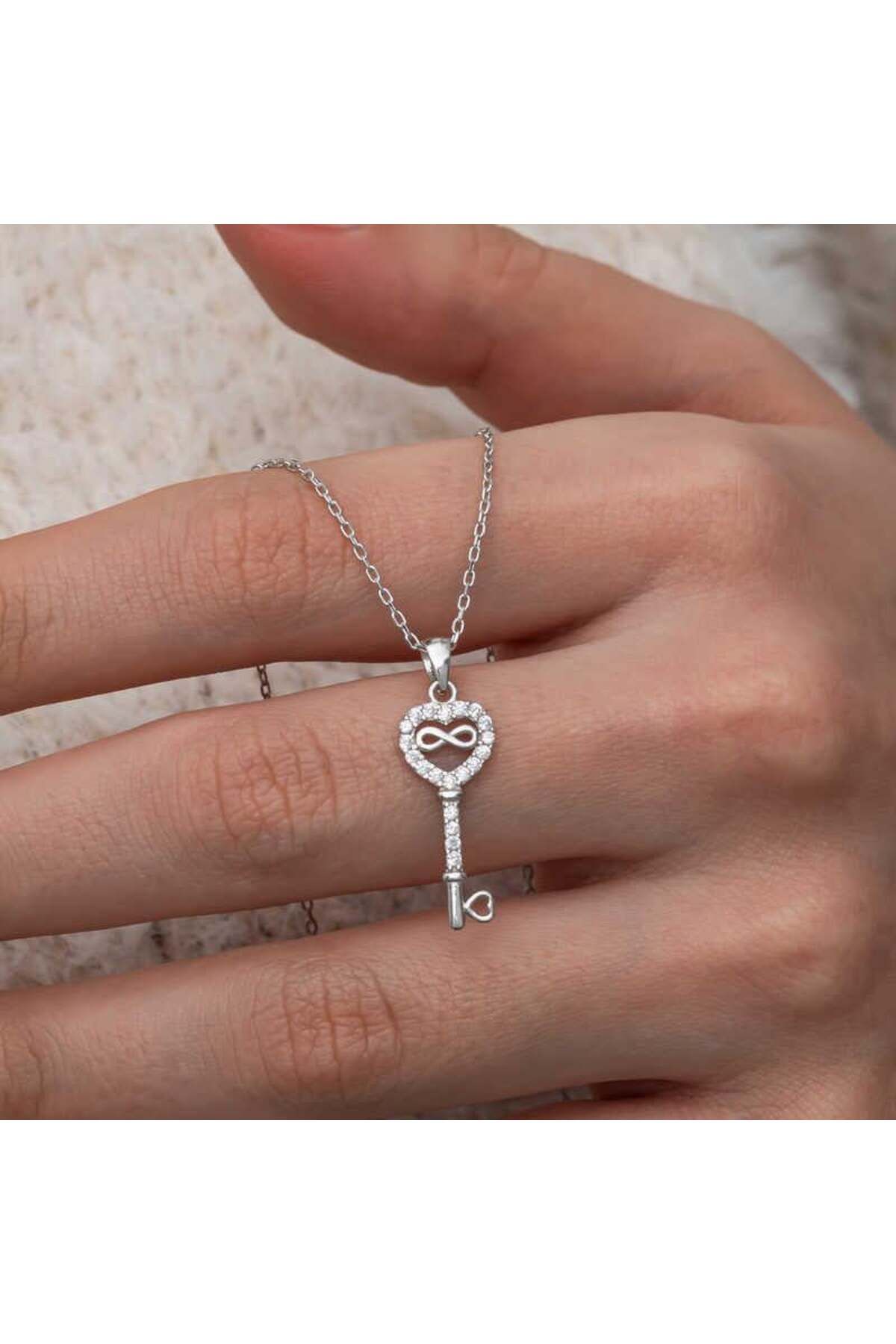 alsepeteavm Gümüş Mistik Topaz Taşlı Sevimli Kedi Kolye