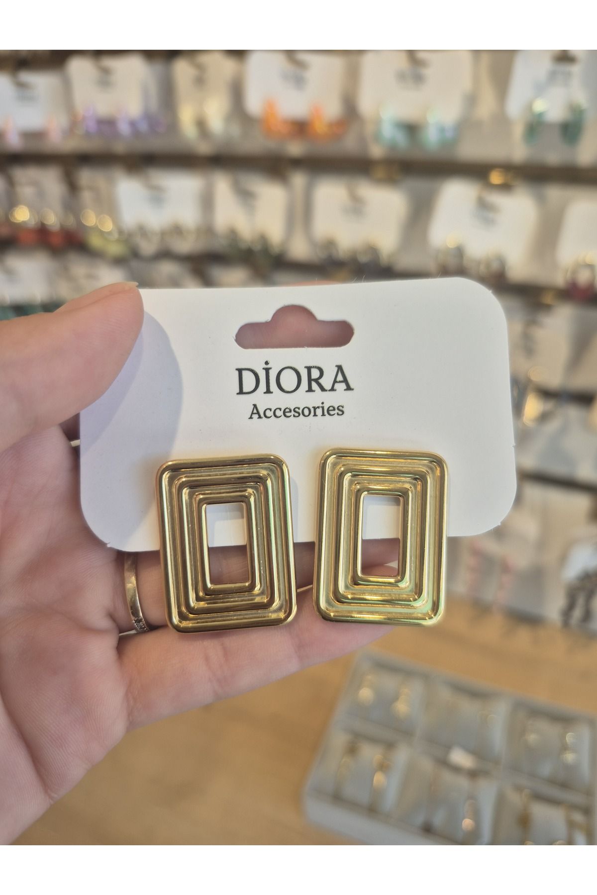 diora accesories çelik küpe