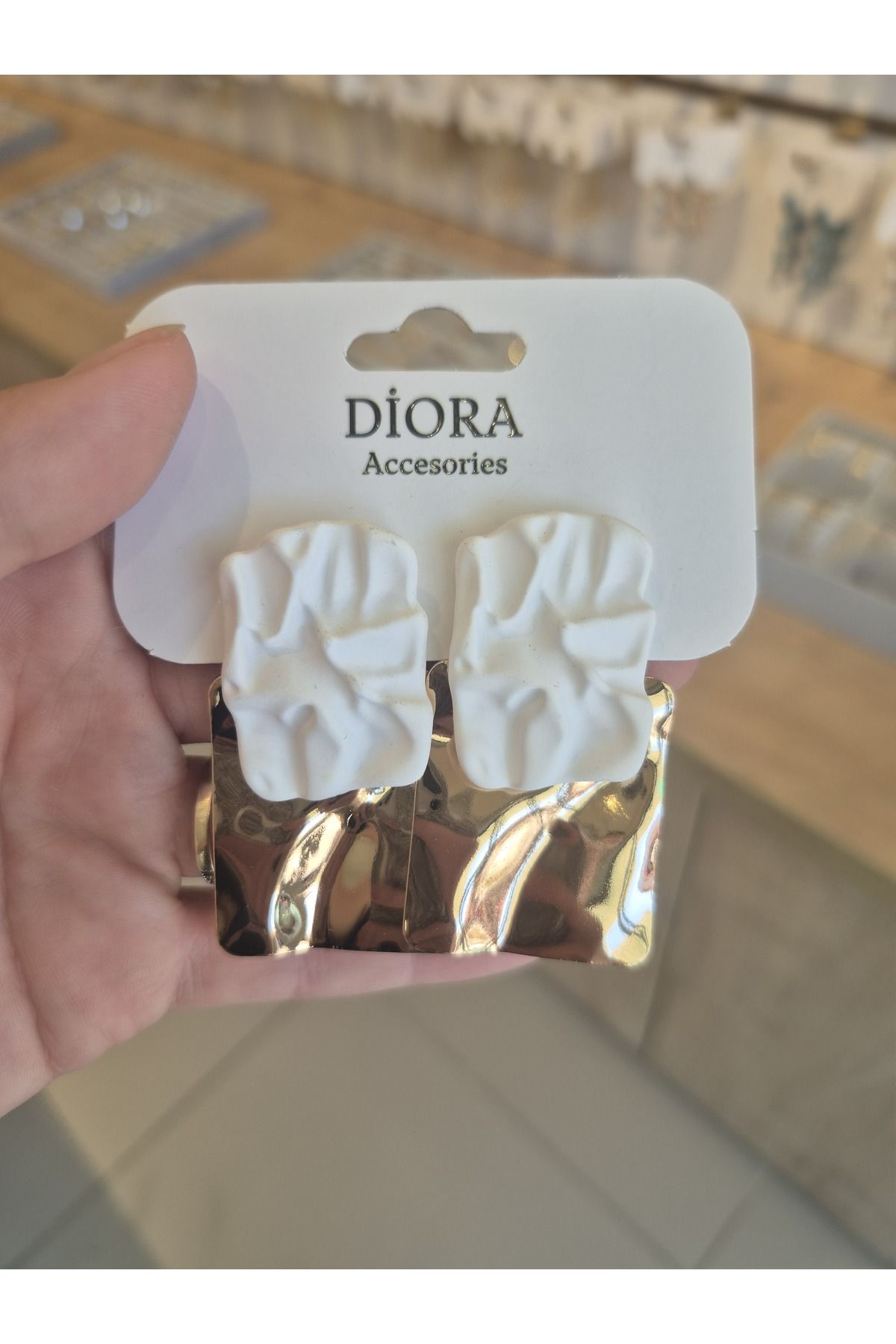 diora accesories çelik küpe