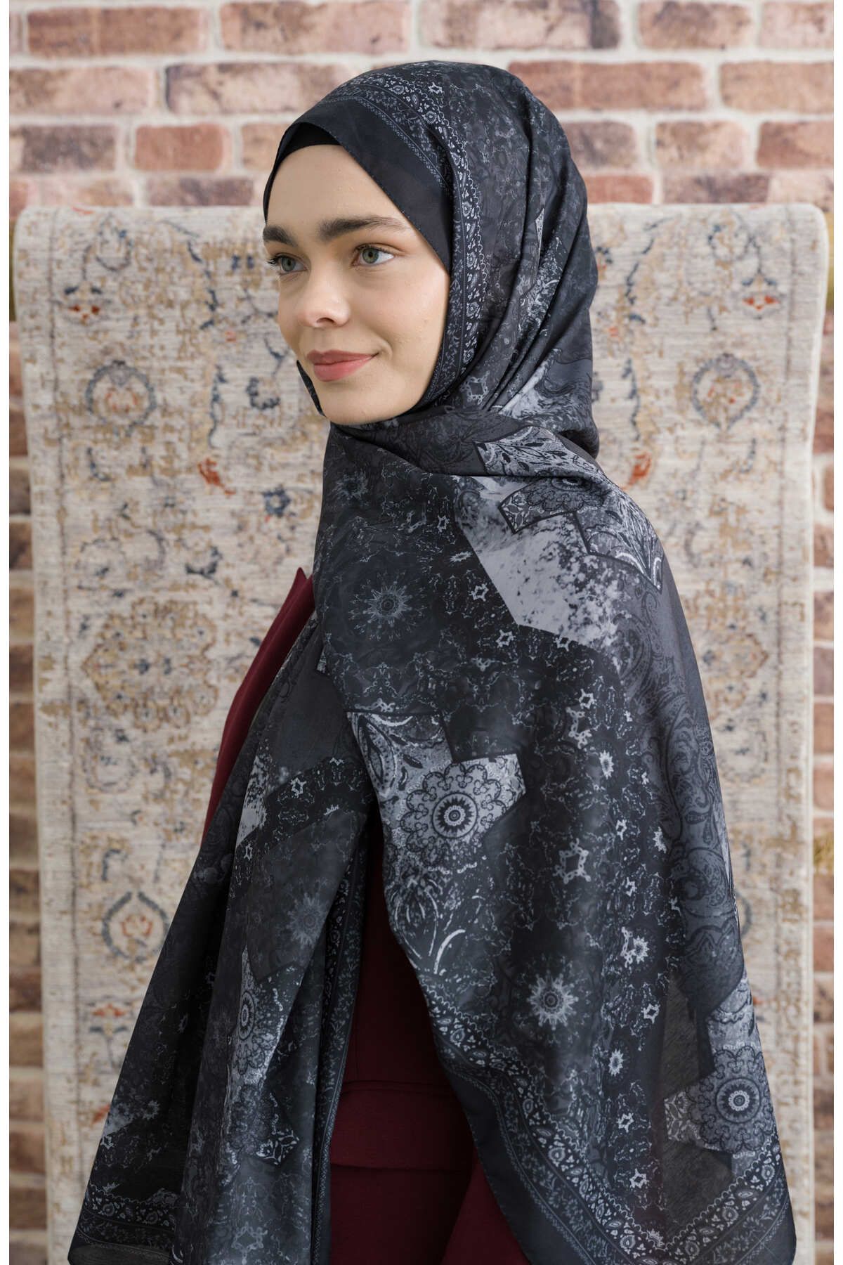 Fatma Atasoy Glorina Siyah Etnik Desenli Şal