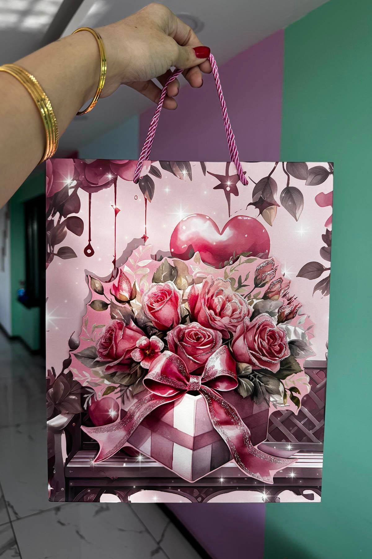 TAKIŞTIR Pembe Renk Gül Figürlü 3D Görünümlü Karton Çanta