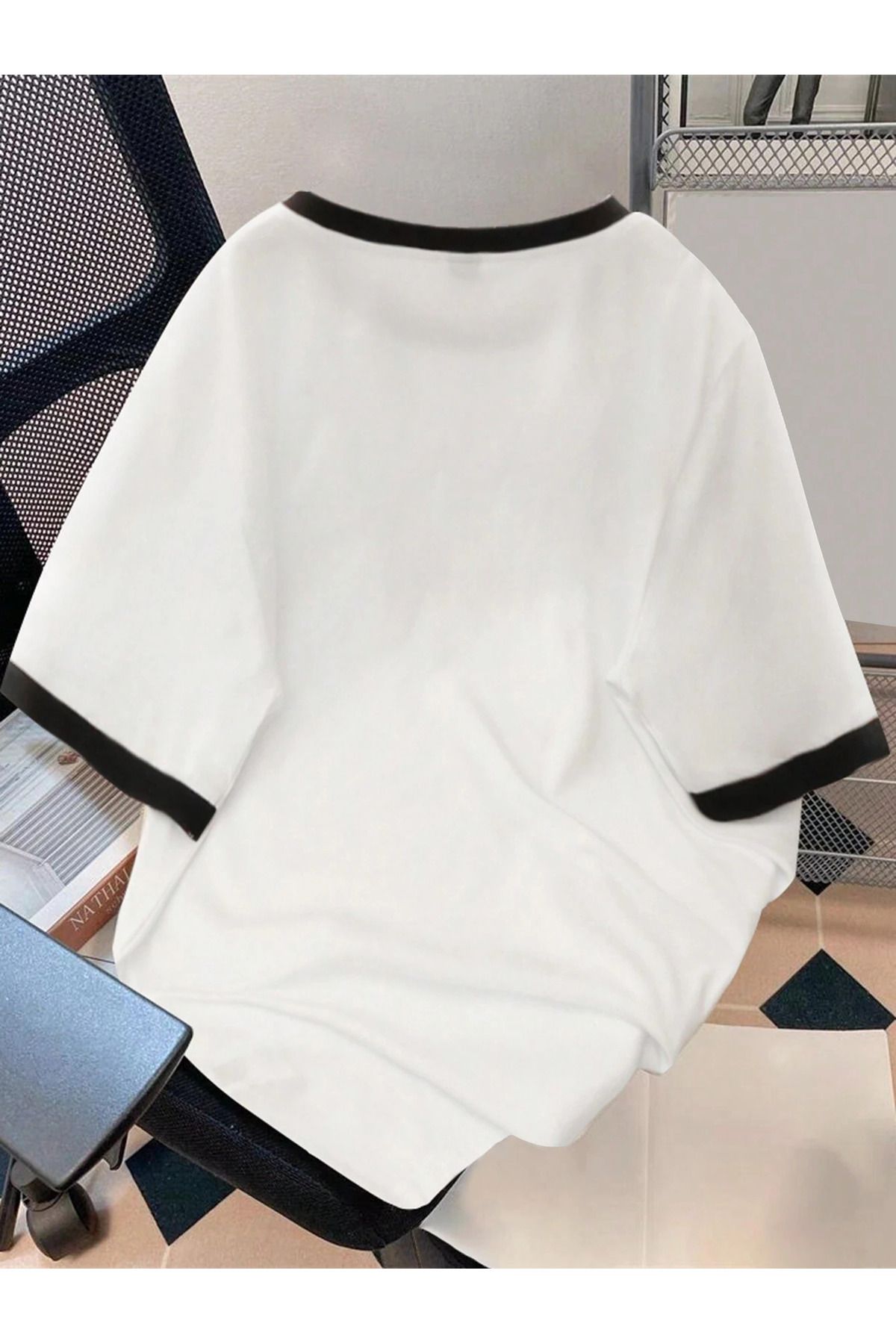 Agolady Unisex Erkek/Kadın Beyaz Renk Siyah Biyeli Yaka Düz Oversize Pamuklu T-Shirt