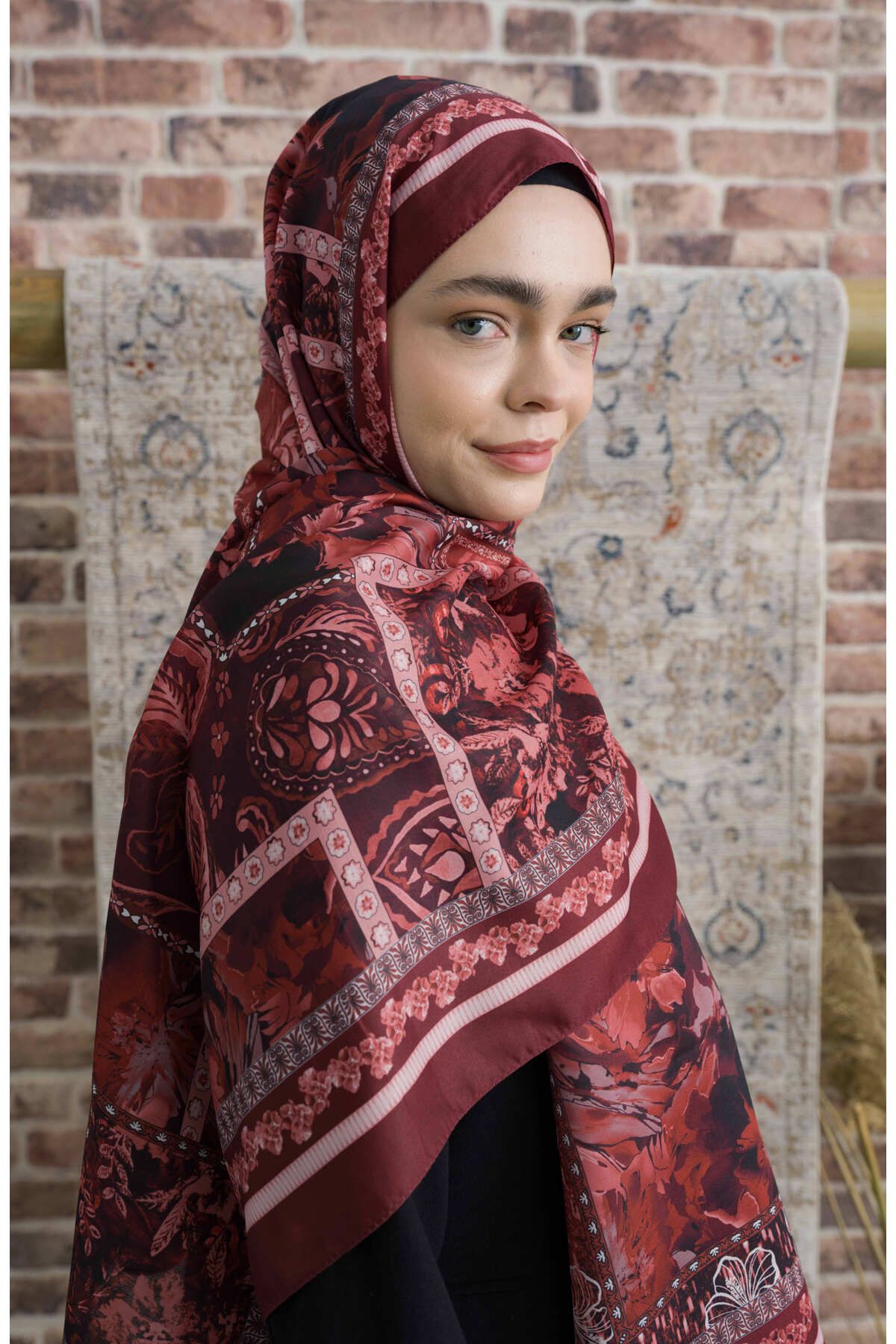 Fatma Atasoy Hibisca Bordo Etnik Desenli Şal