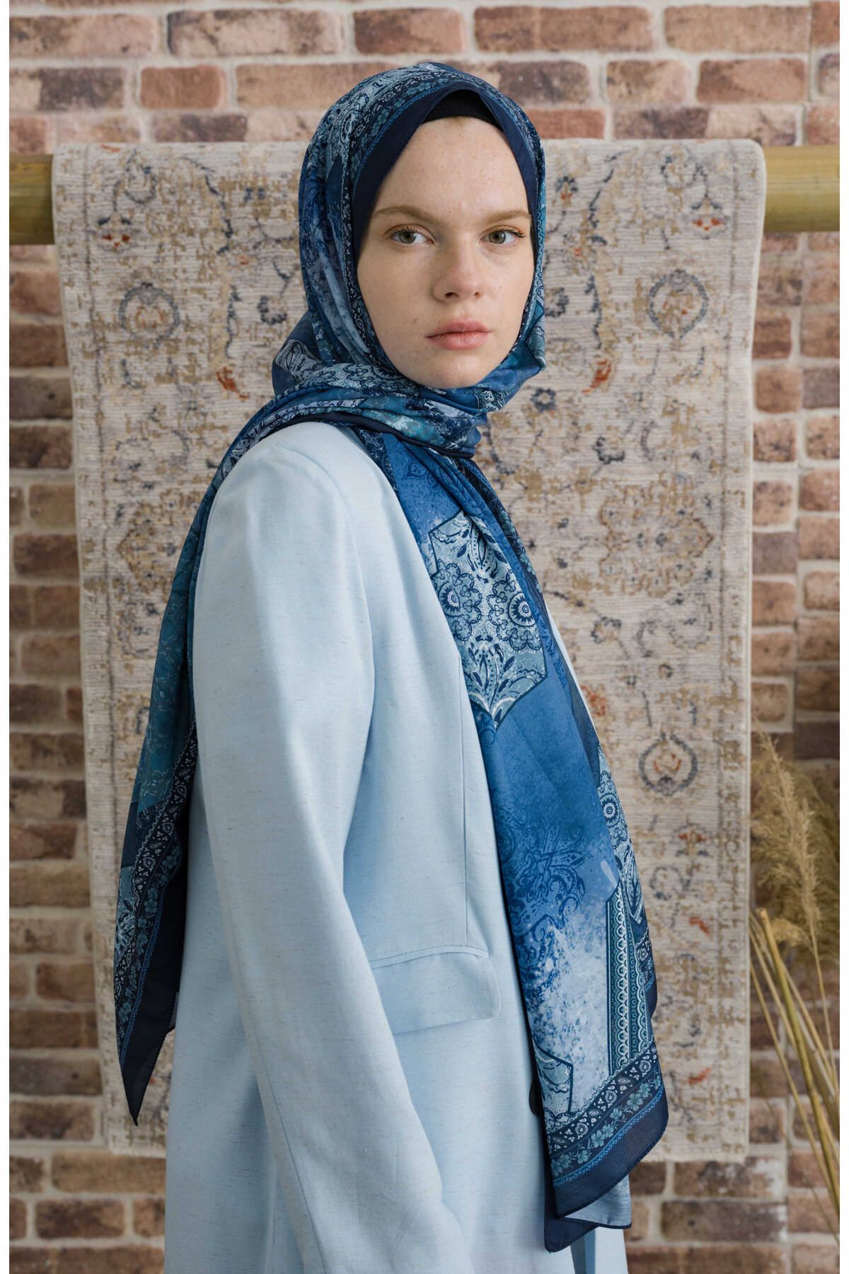 Fatma Atasoy Glorina Lacivert Etnik Desenli Şal