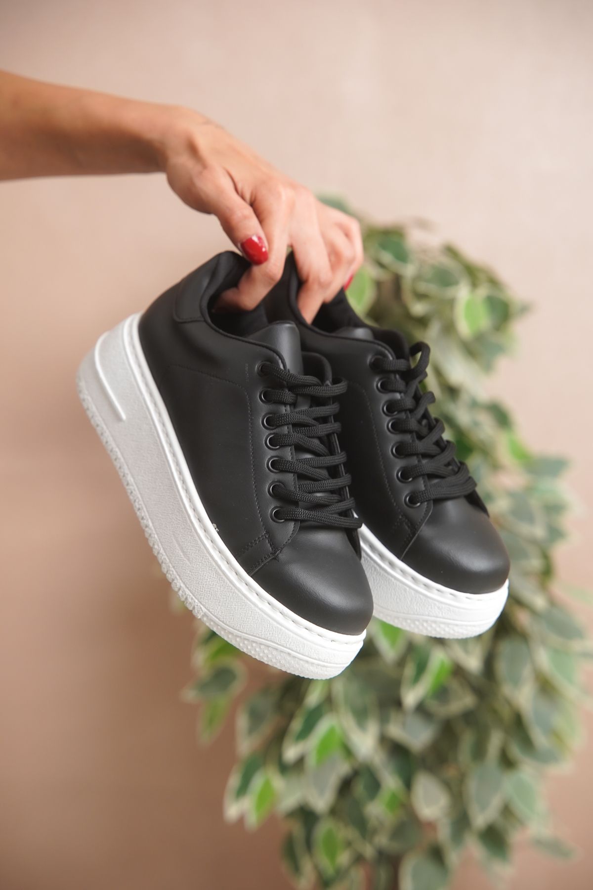 Capolya Kadın Siyah-Beyaz Yüksek Tabanlı Günlük Spor Ayakkabı Kalın Tabanlı Günlük Sneaker