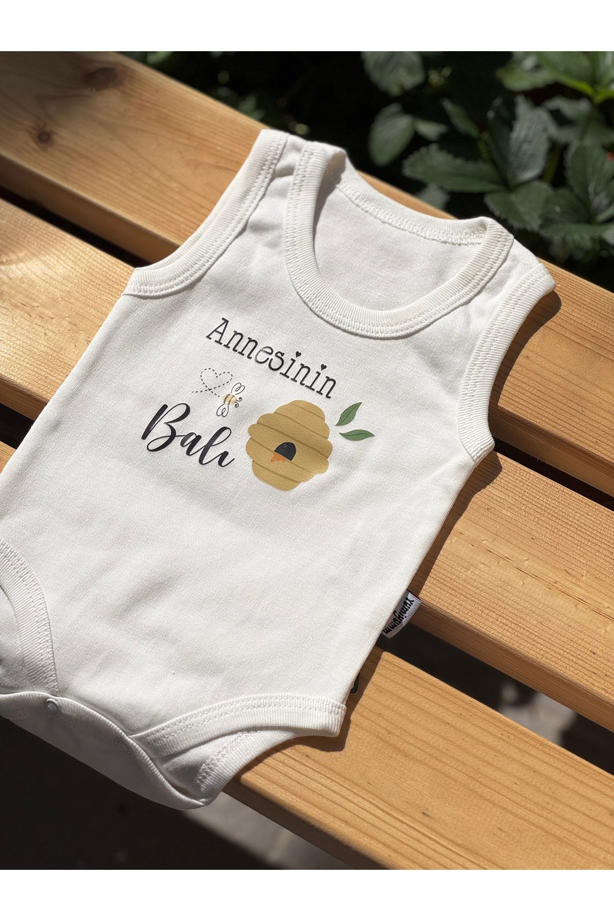 BETSY STUDIO Annesinin Balı Yazılı Bebek Zıbını – Çıtçıtlı %100 Pamuk Kız Bebek Body (0-9 Ay)