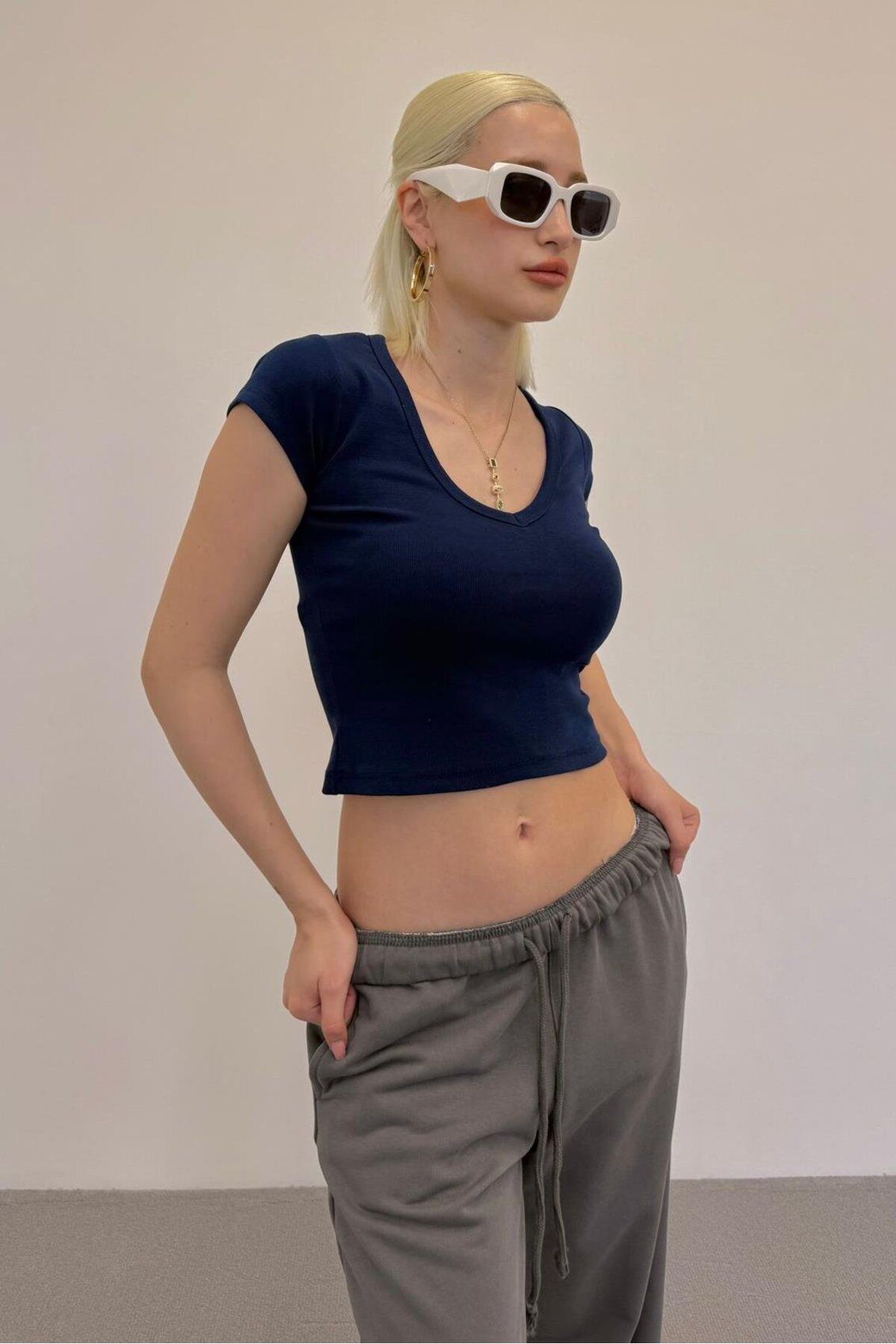Madmext Lacivert V Yaka Basic Kadın Tişört Mg2450