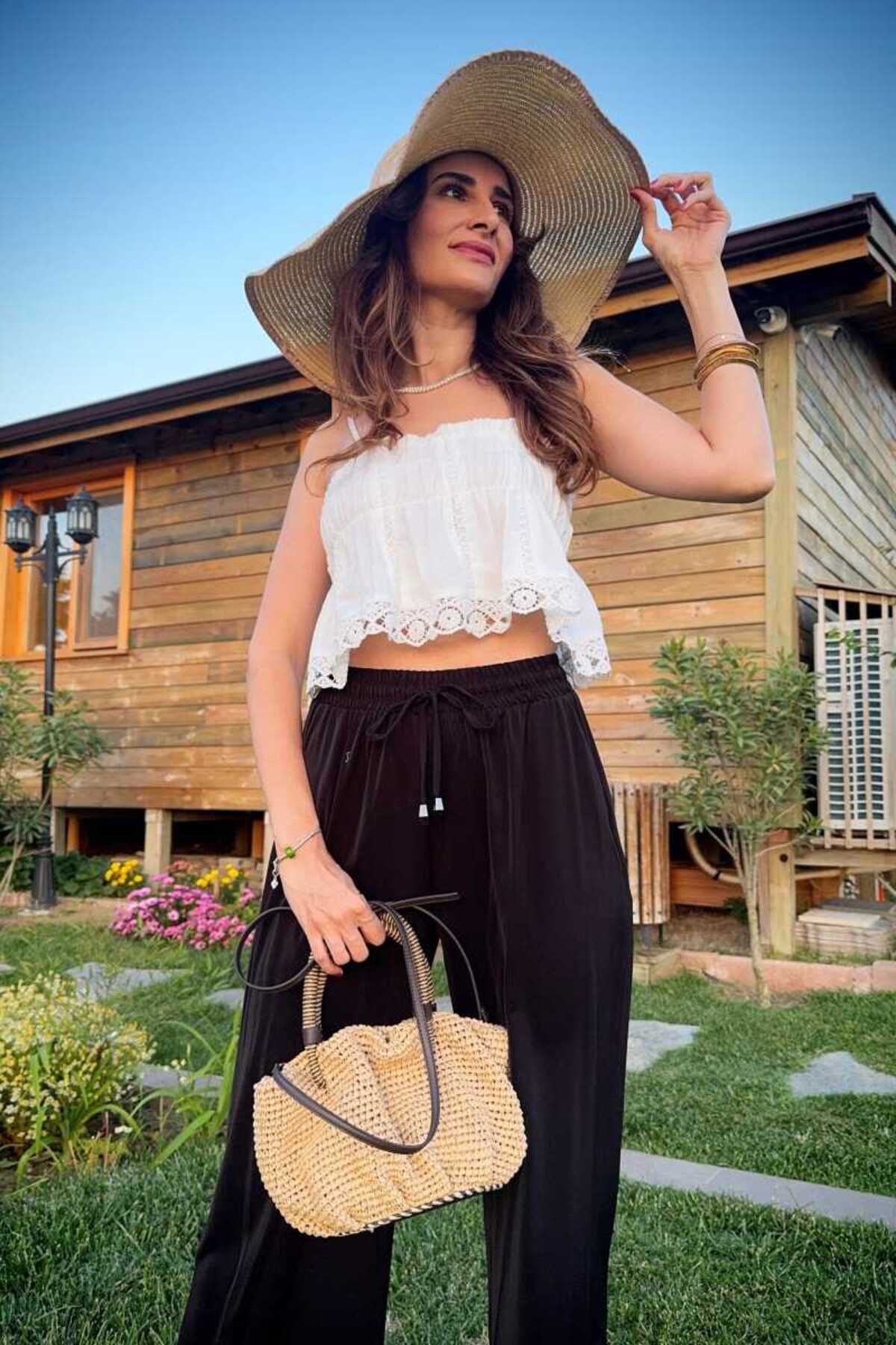 Clothing palette ŞERİT DANTELLİ ASKILI VOLANLI BLUZ