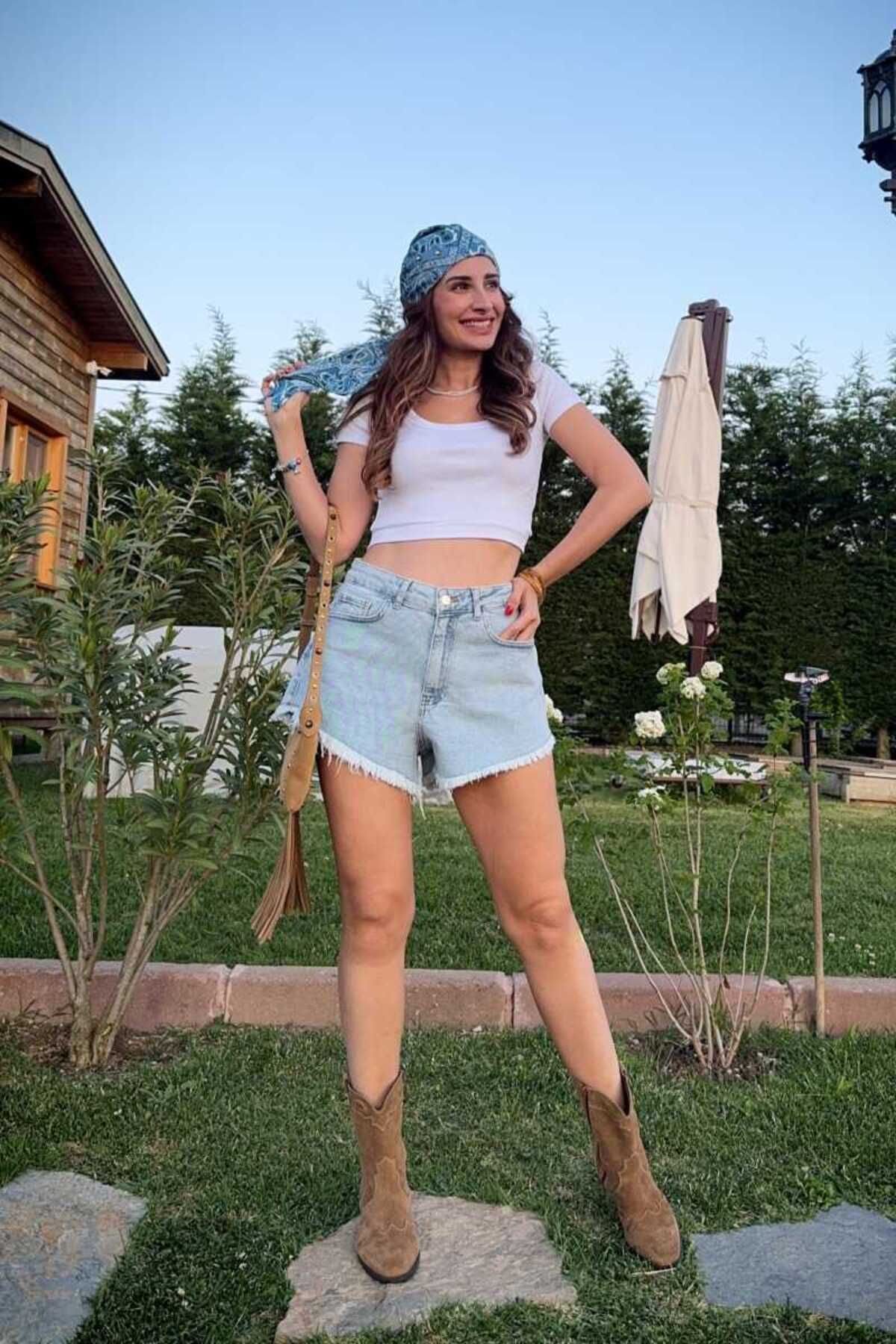 Clothing palette PAÇALARI PÜSKÜLLÜ KOT ŞORT
