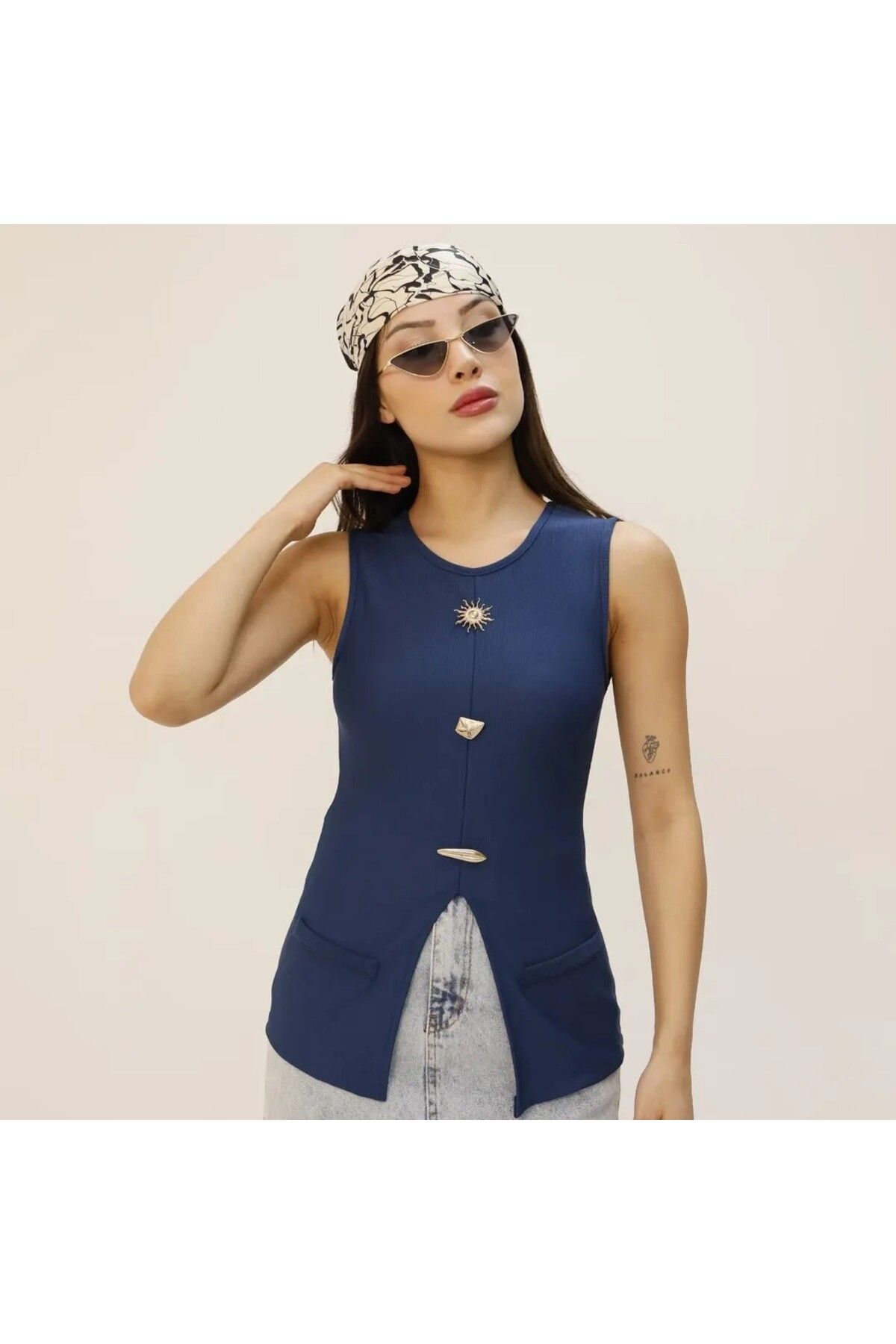HARMONY GLOBAL Lacivert Ottoman Kumaş Sıfır Kol Şık Yazlık Güneş Serisi Bluz– Metal Aksesuarlı – 7293