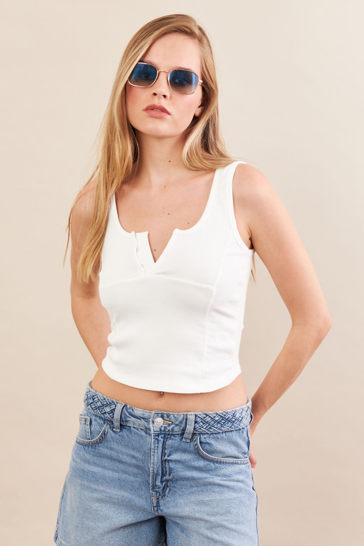 Cool & Sexy Kadın Beyaz Agraflı Kısa Bluz ZH167