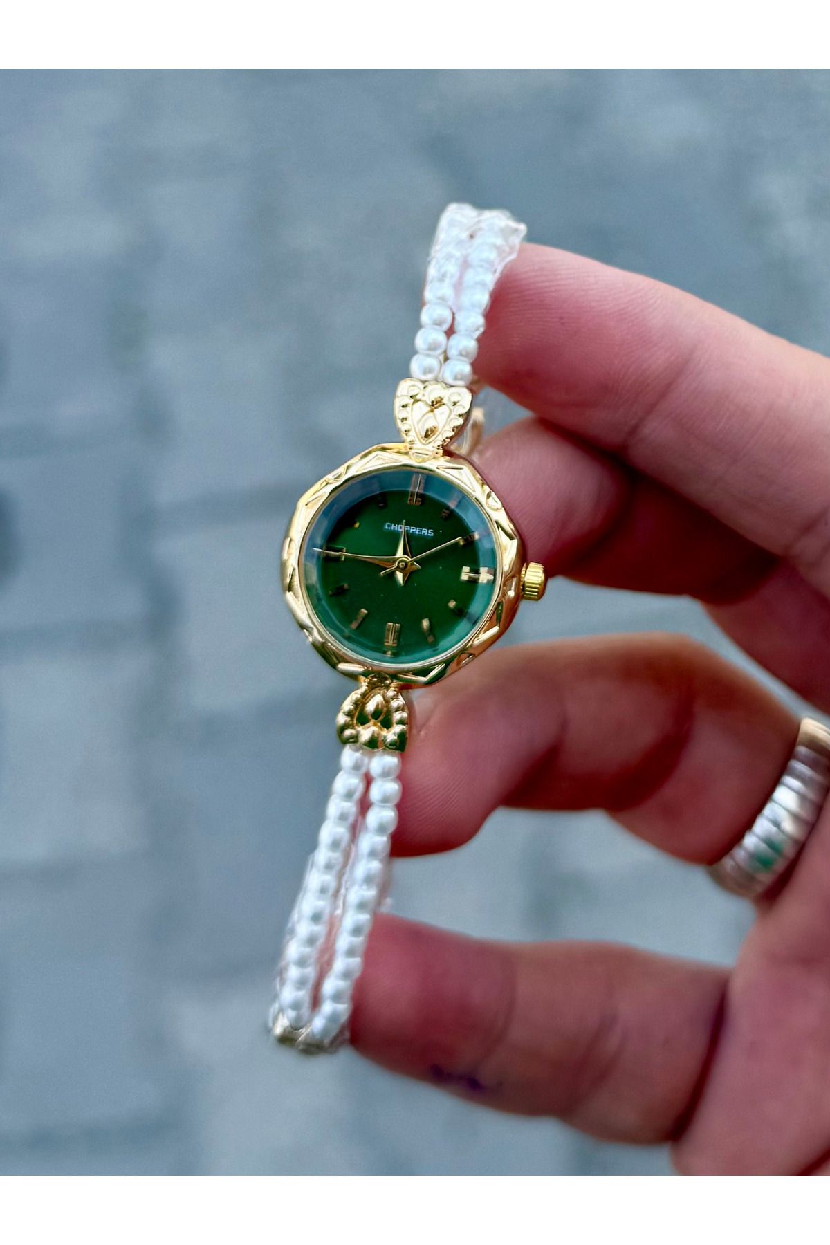 Choppers Zümrüt Yeşili Gold Renk Kadın Kol Saati İnci Detaylı Şık Bileklik Tasarımı Zarif ve Klasik Aksesuar